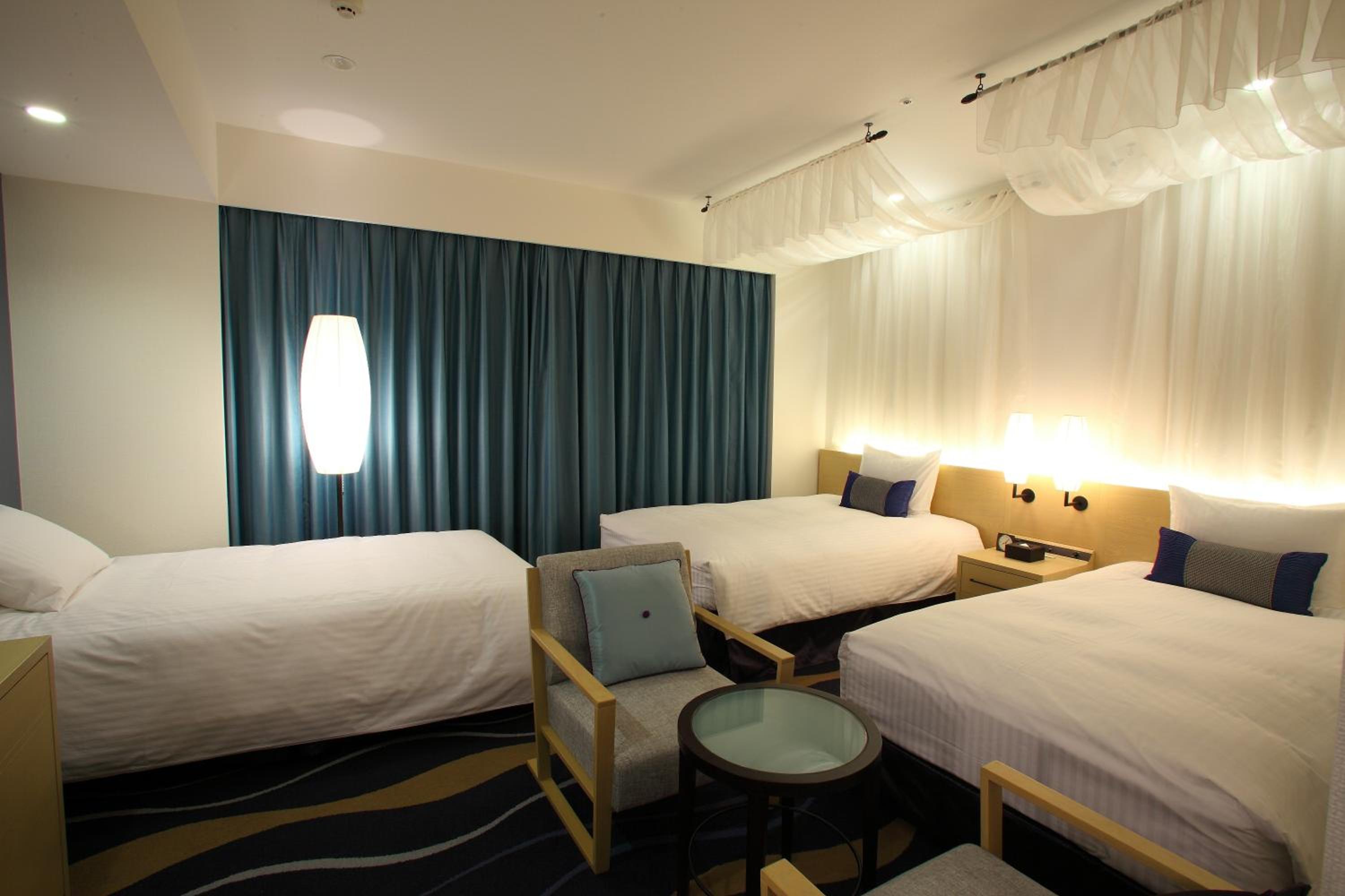 Standard Twin Room With Extra Bed With City View - Non-Smoking