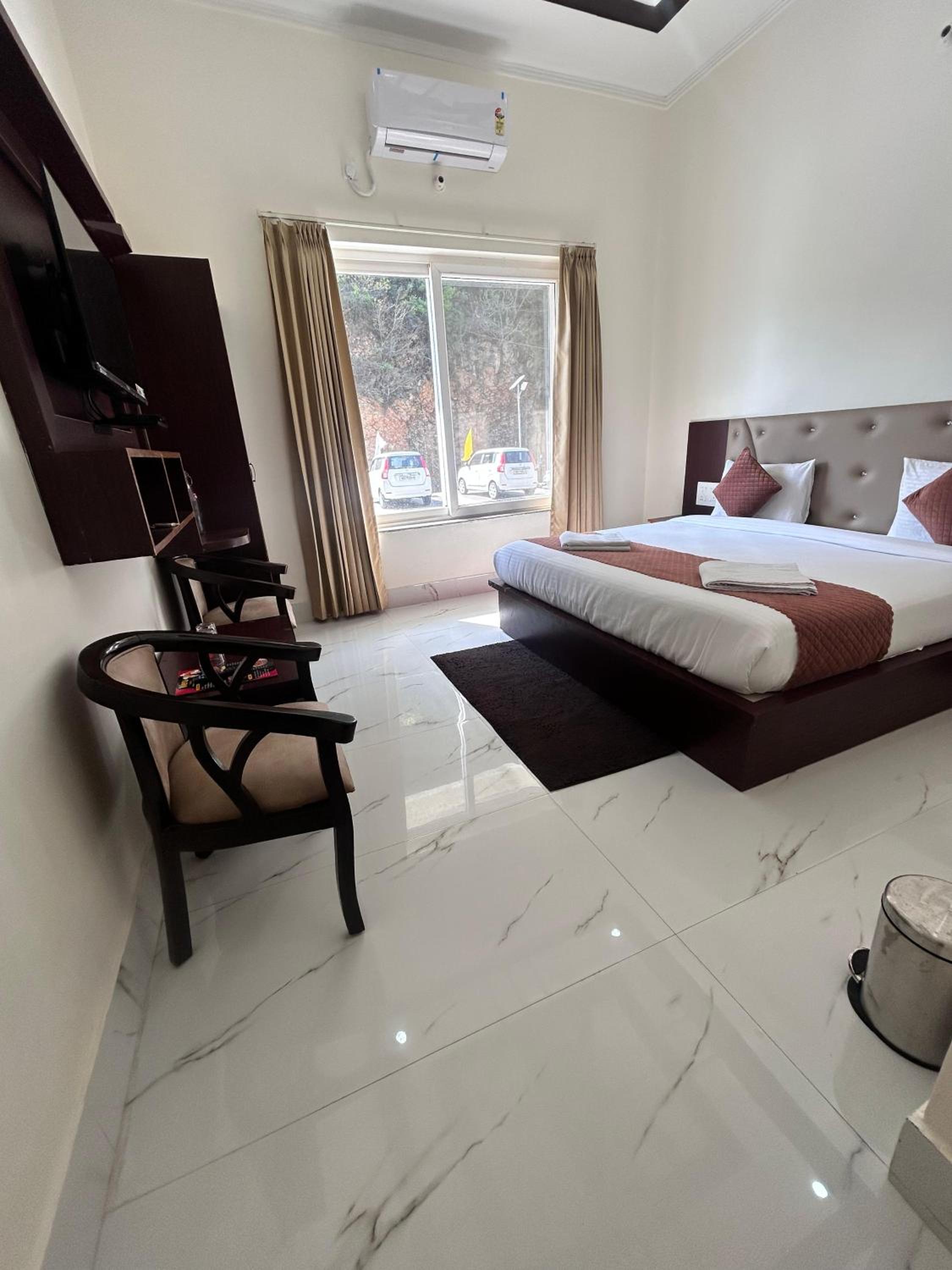King Room with Mountain View photo 3