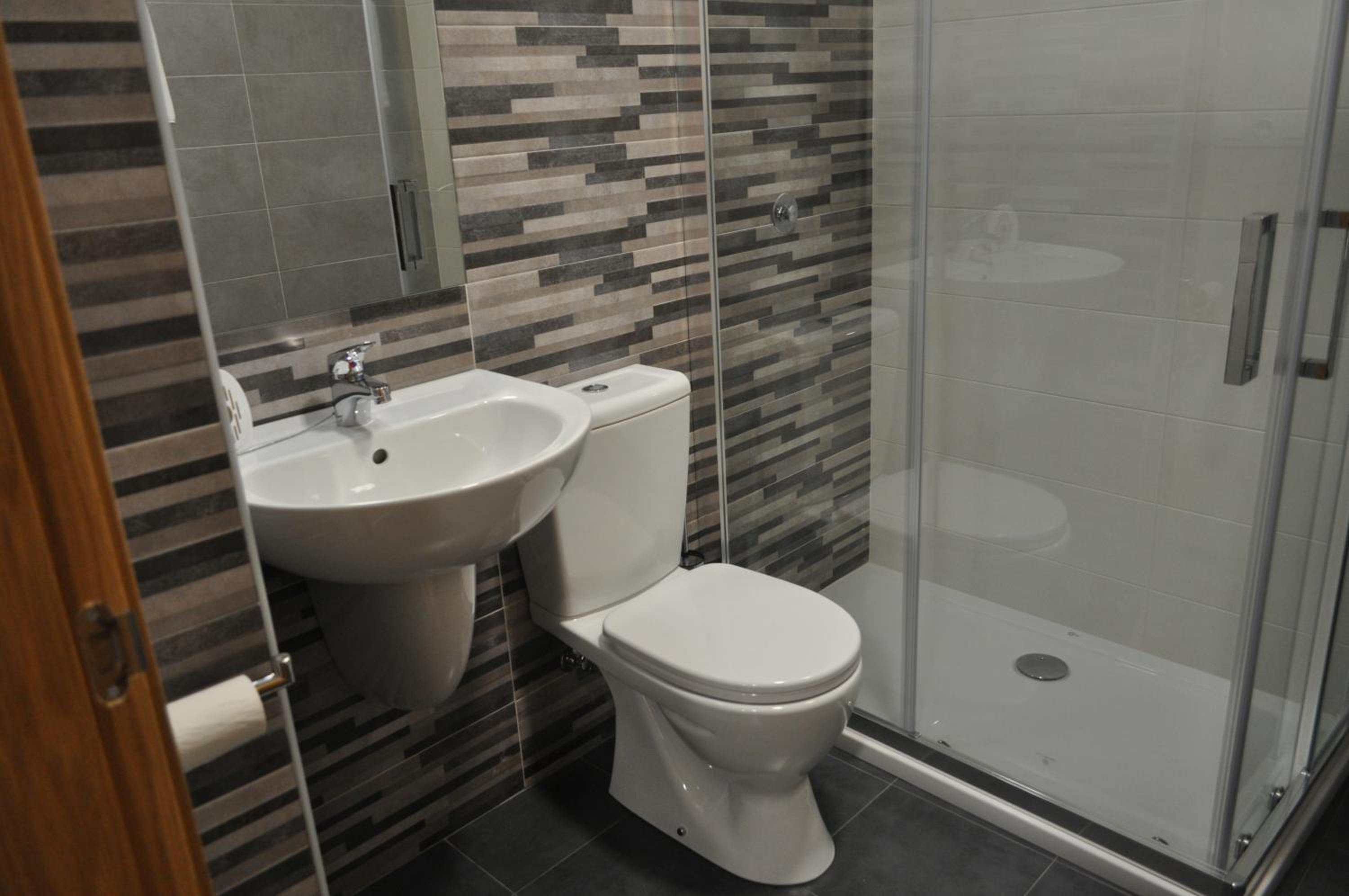 Family Room with Bathroom photo 2