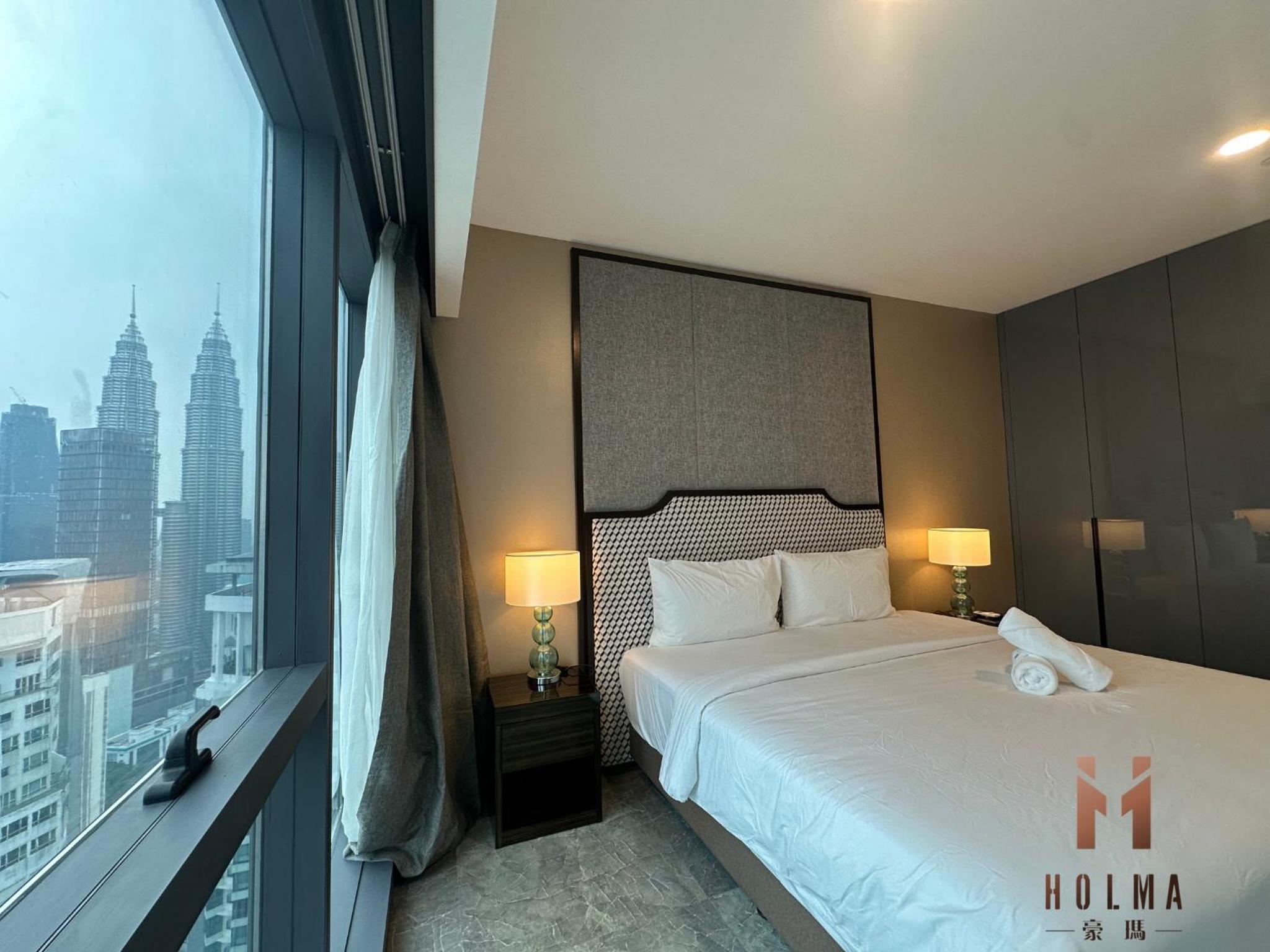 Two-Bedroom Apartment with City View
