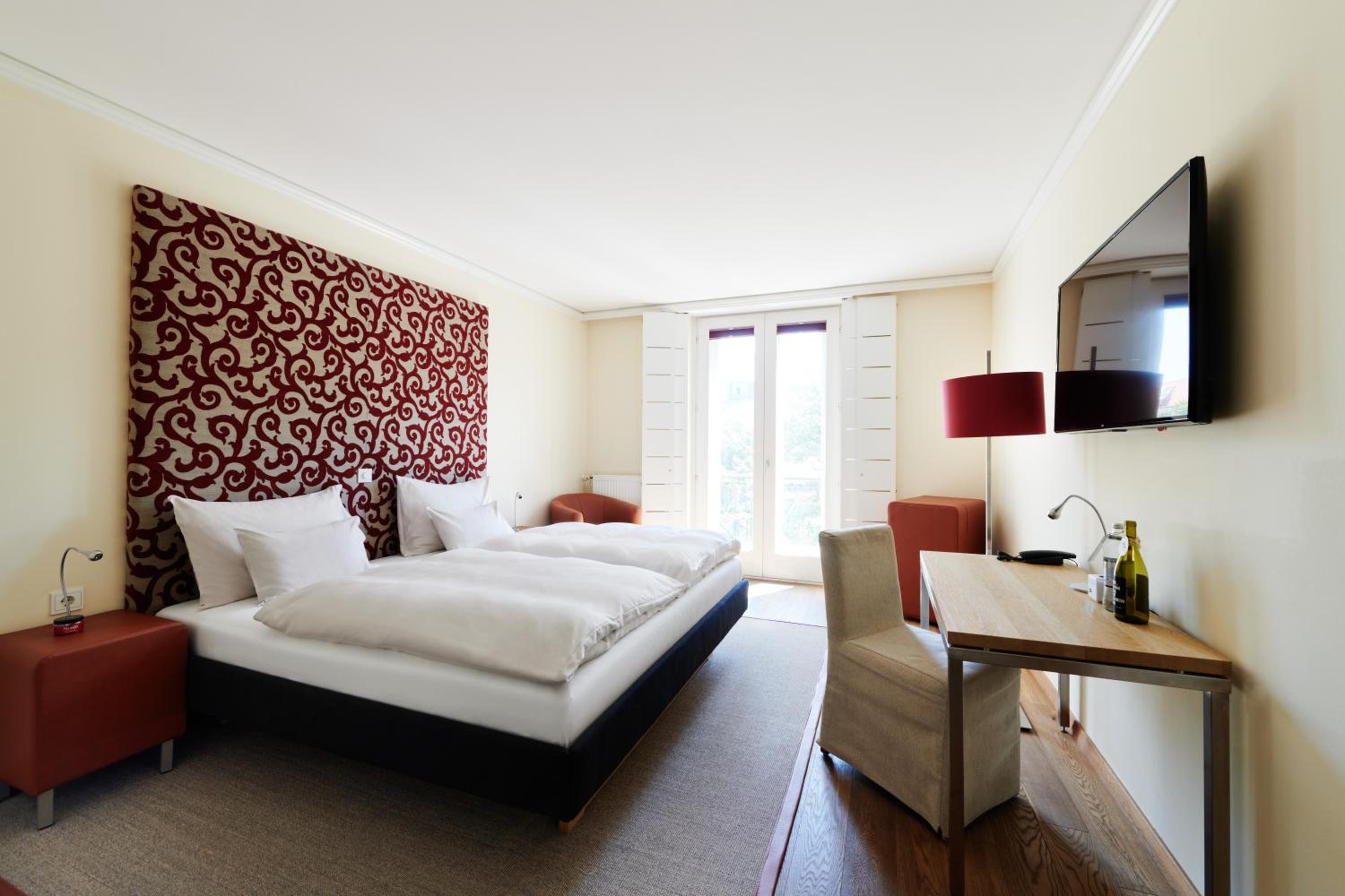 Deluxe Double Room with Balcony photo 2