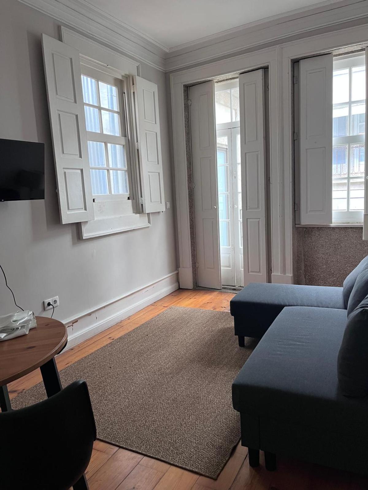Deluxe One-Bedroom Apartment with City View - Photo 1