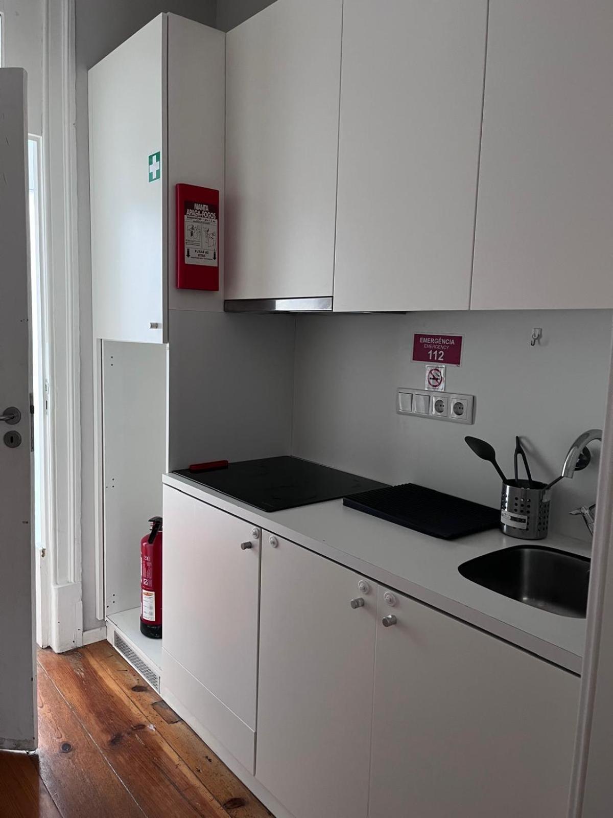 Deluxe One-Bedroom Apartment with City View - Photo 3