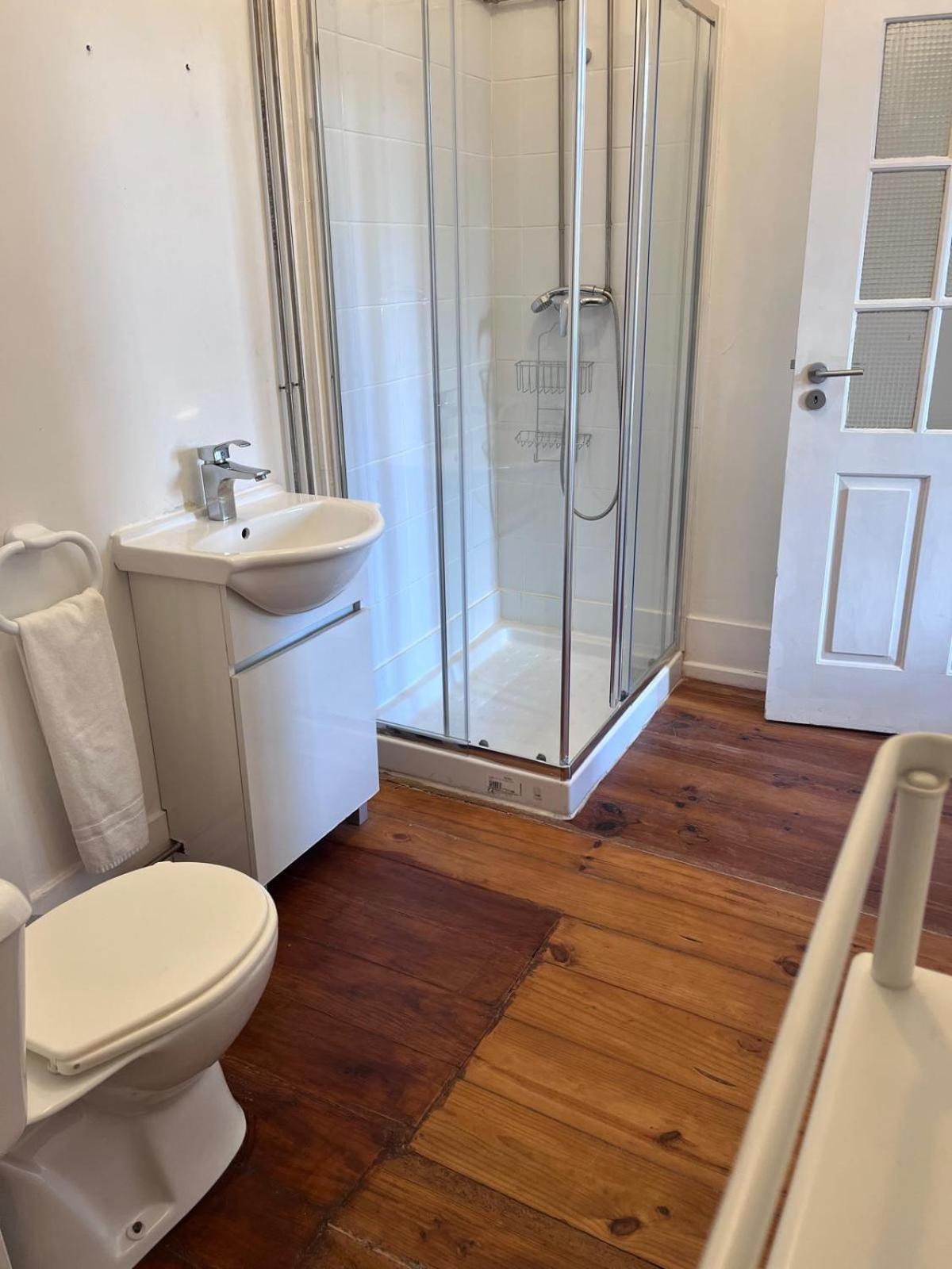 Deluxe One-Bedroom Apartment with City View - Photo 4