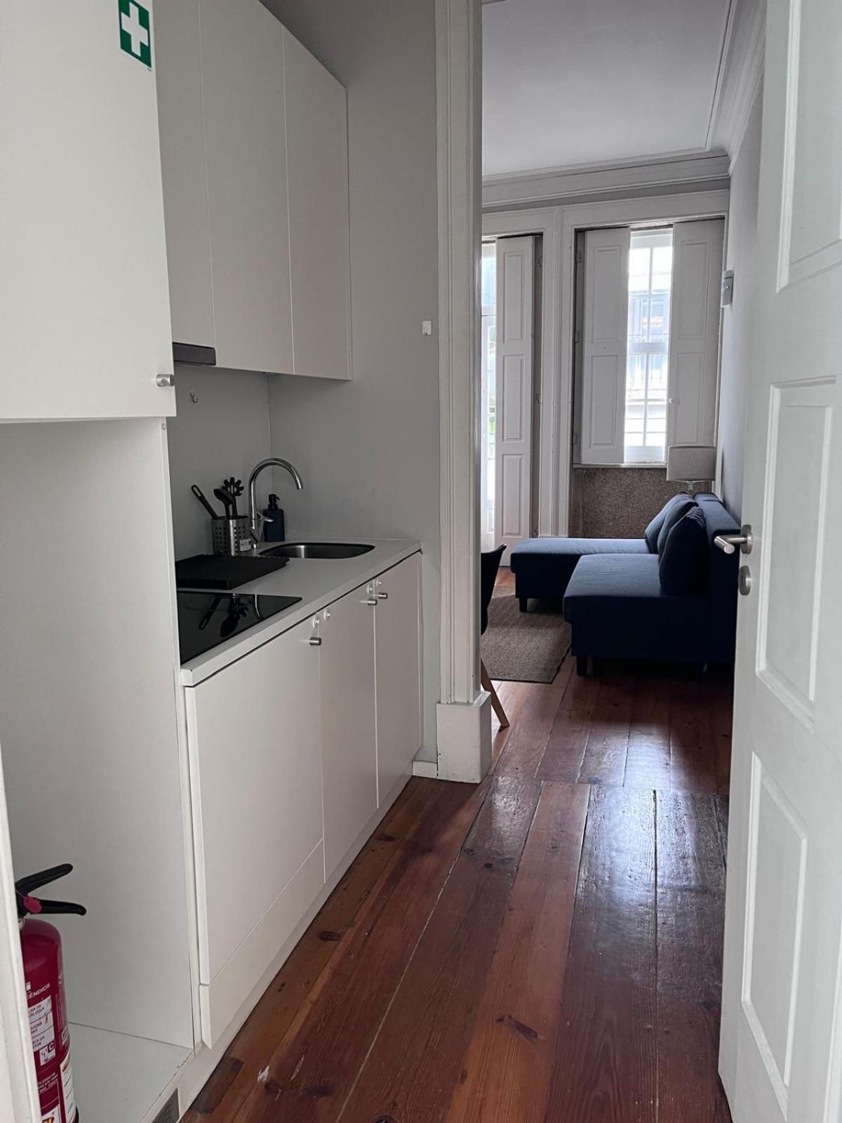 Deluxe One-Bedroom Apartment with City View - Photo 5