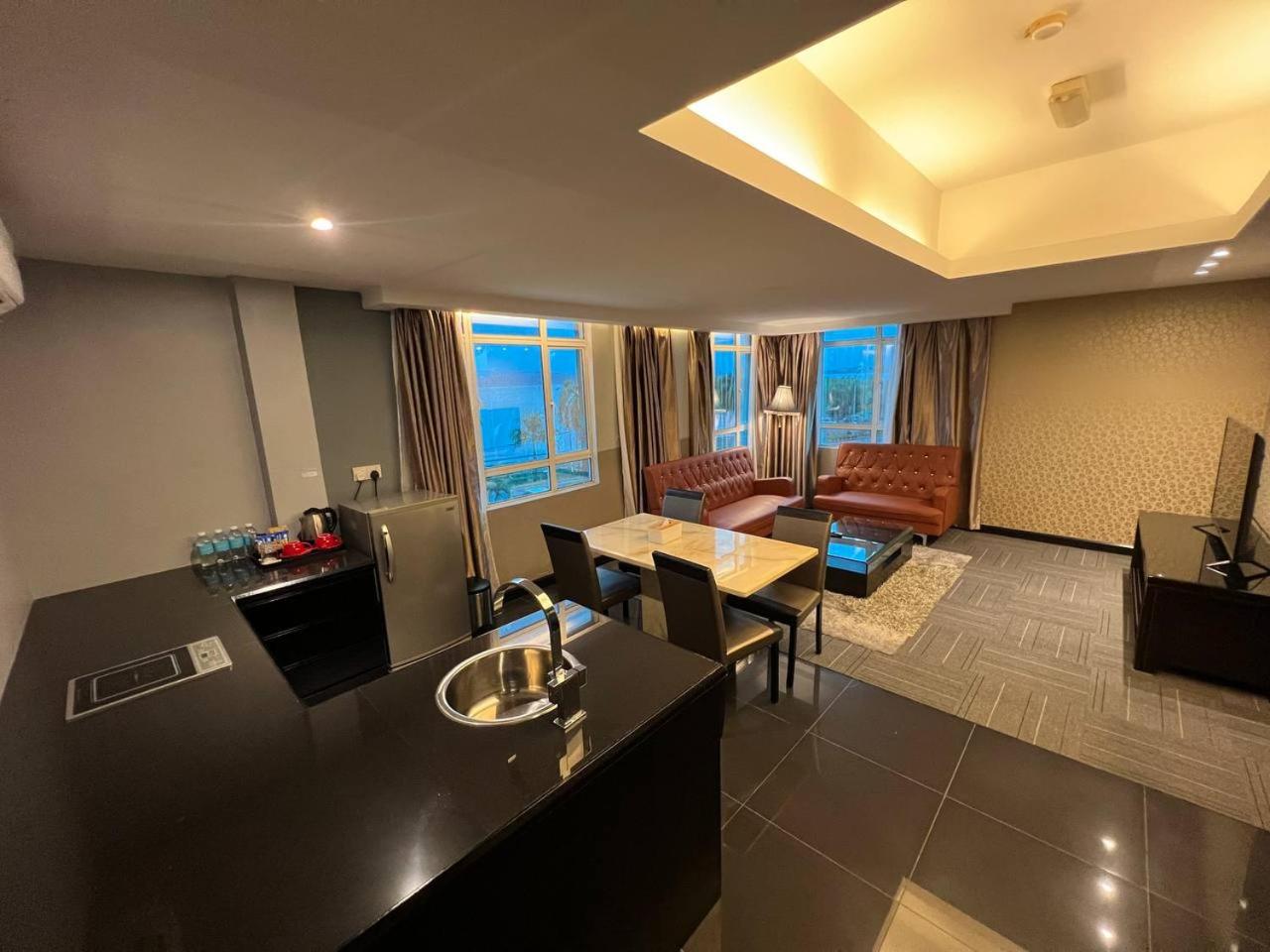 Deluxe King Suite