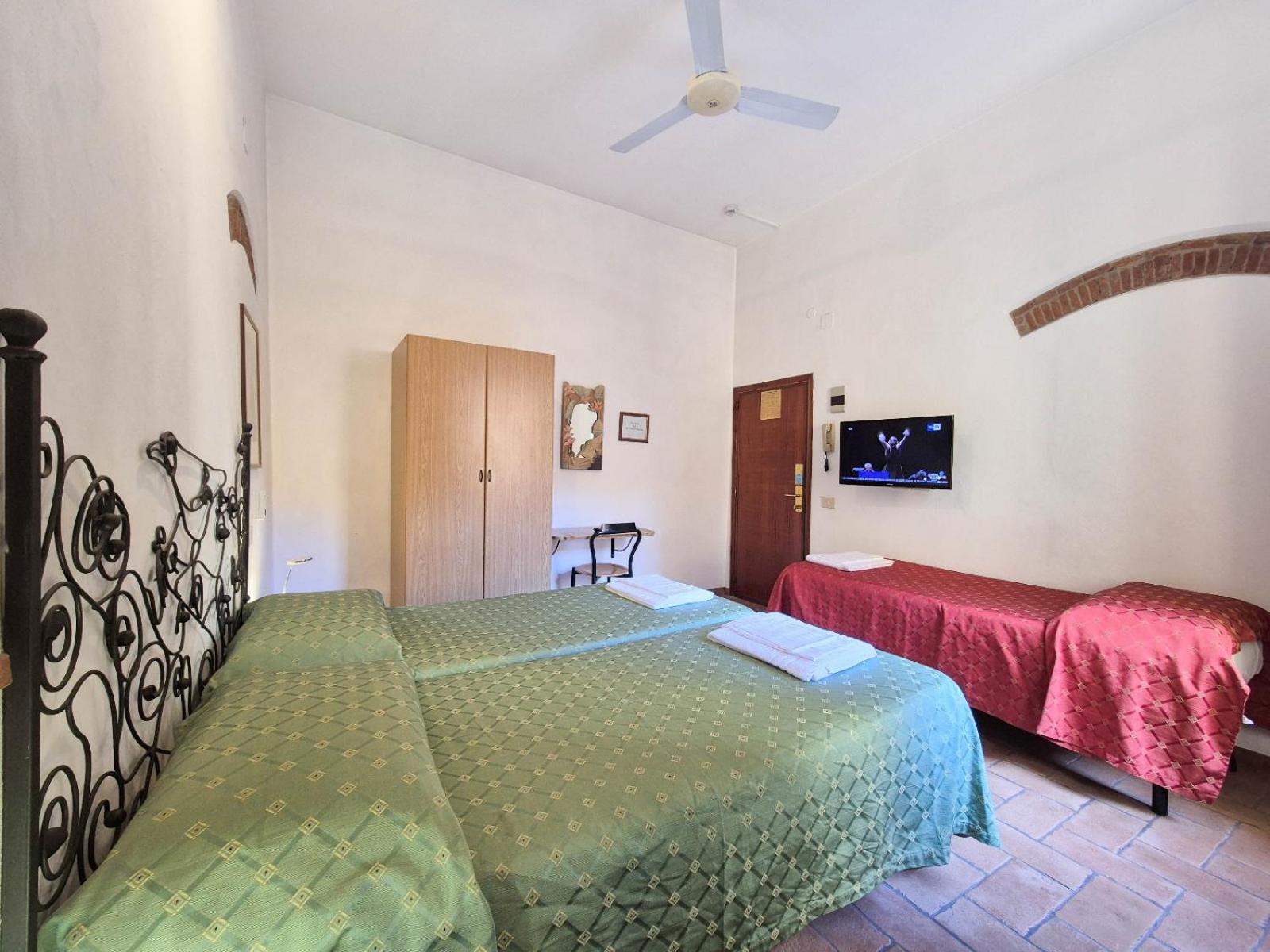 Triple Room - Photo 1