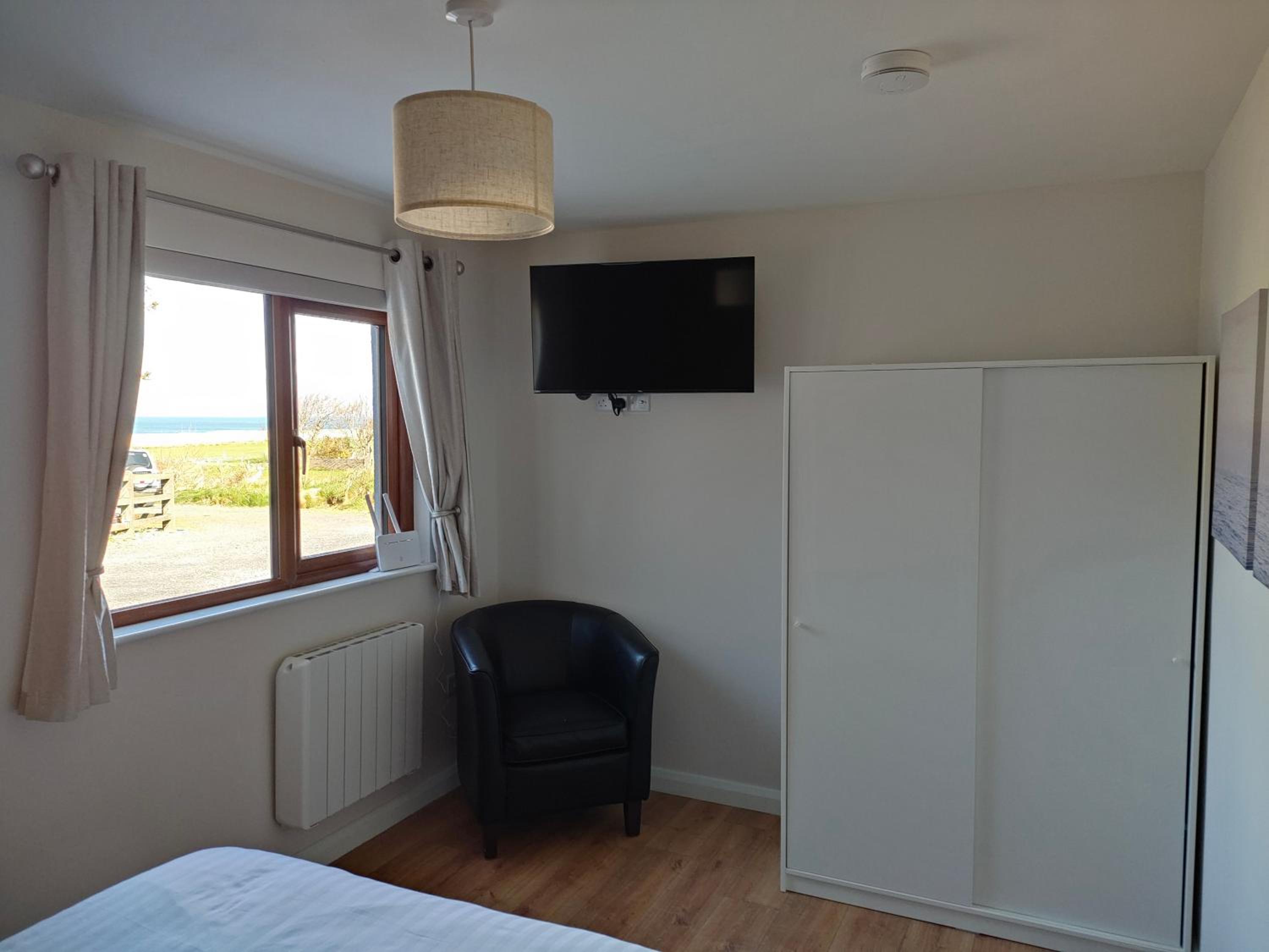 Apartment with Sea View - Photo 4