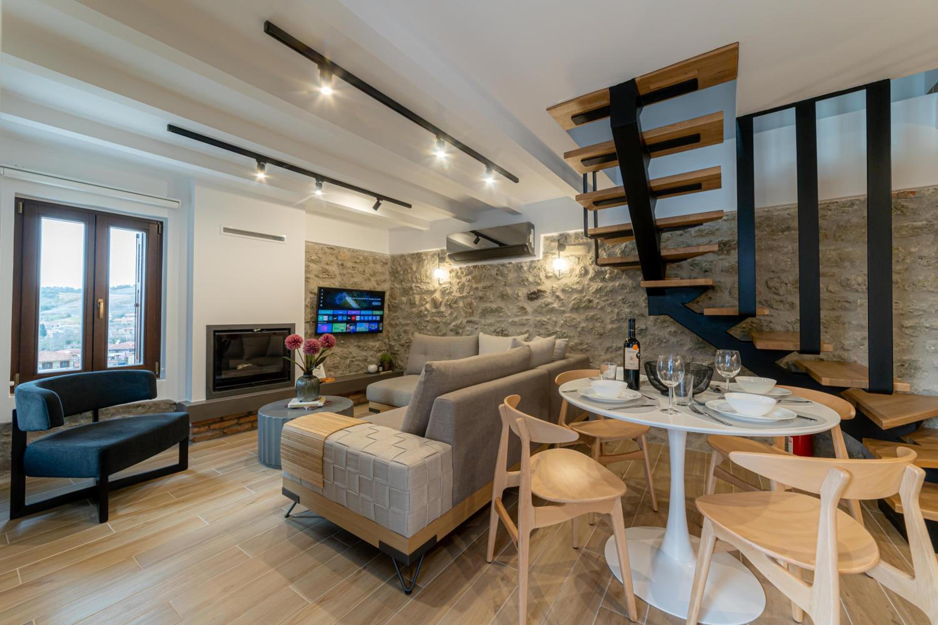 Suite with Mountain View photo 3