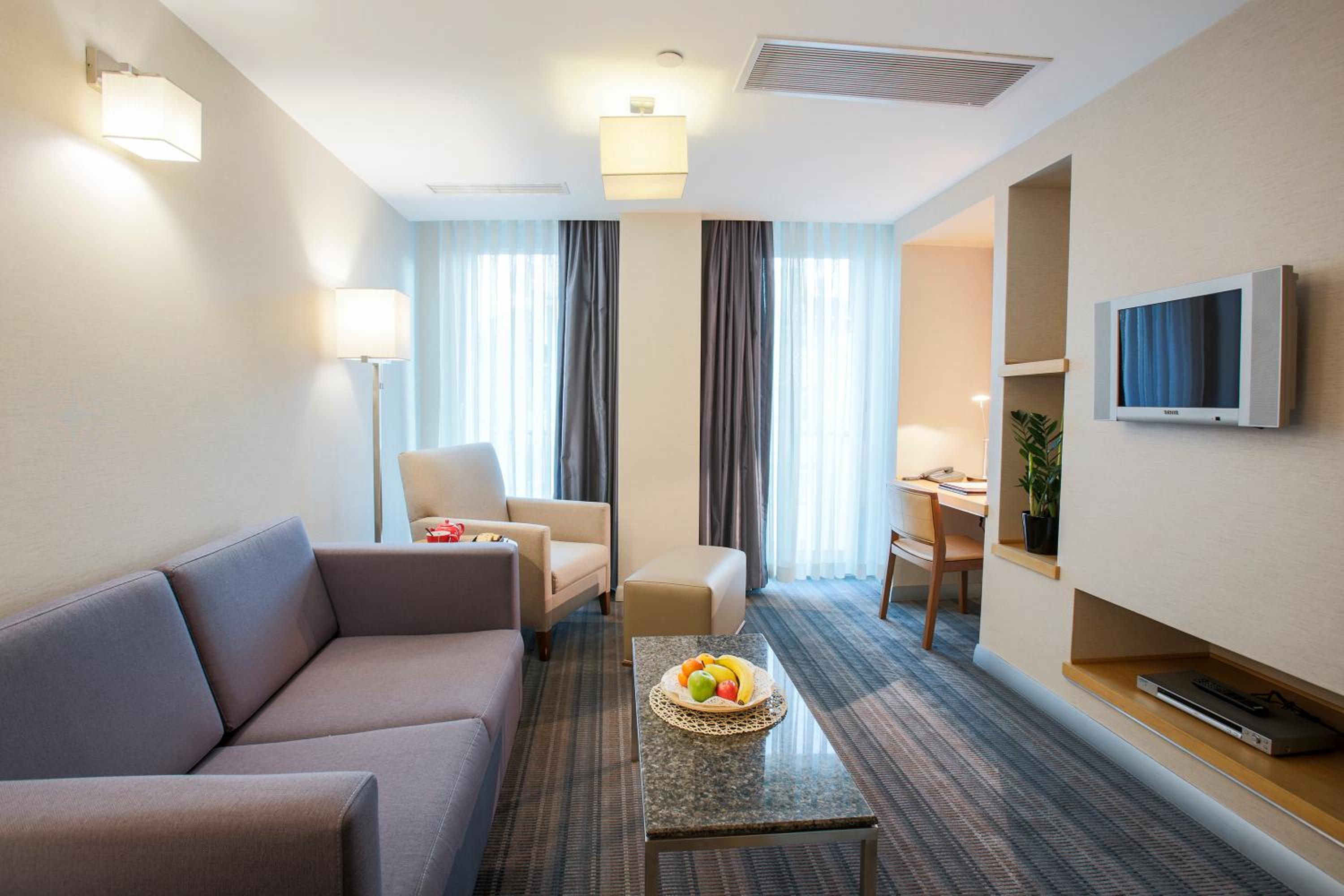 Deluxe Suite photo 2