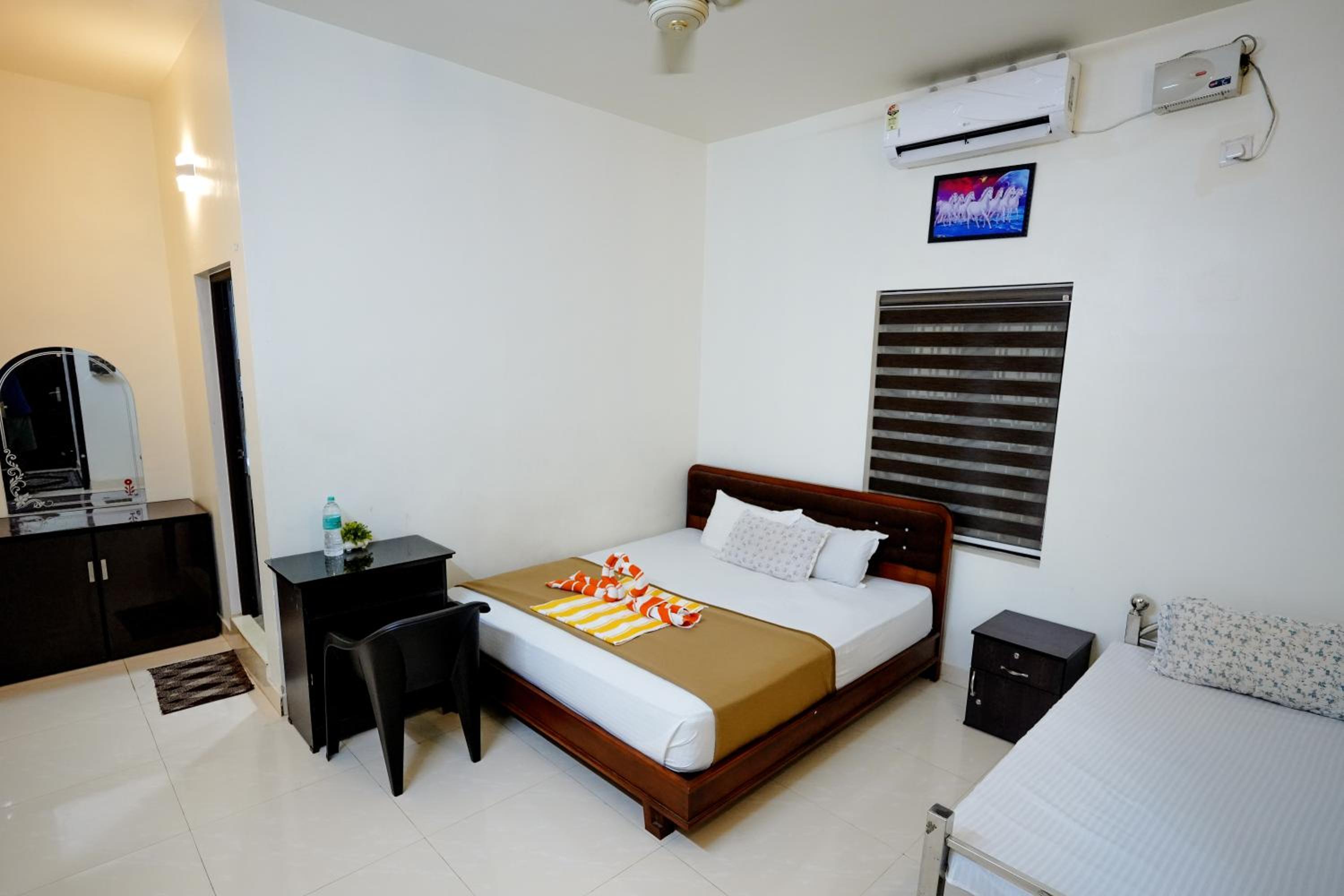 Deluxe Family Suite - Photo 2