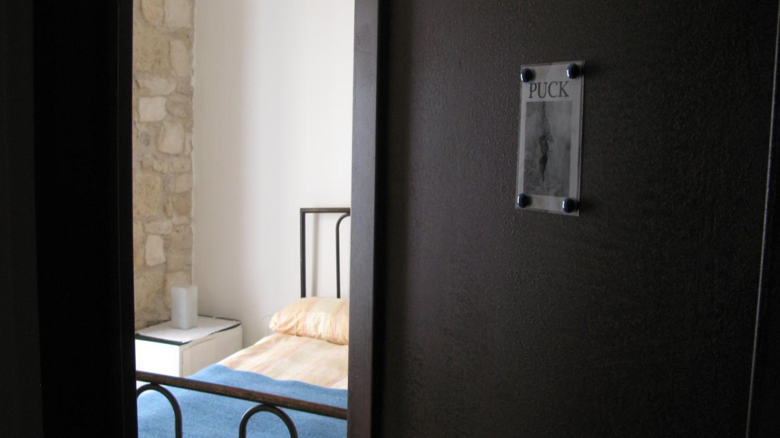 Standard Double Room With External Private Bathroom - Photo 4