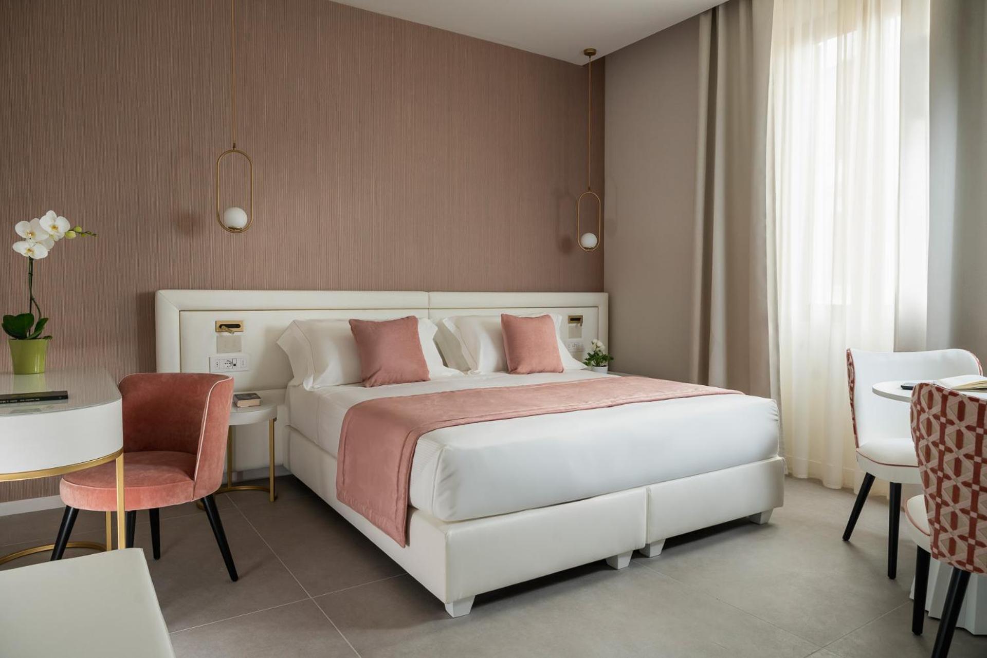 Suite with Spa Bath photo 1