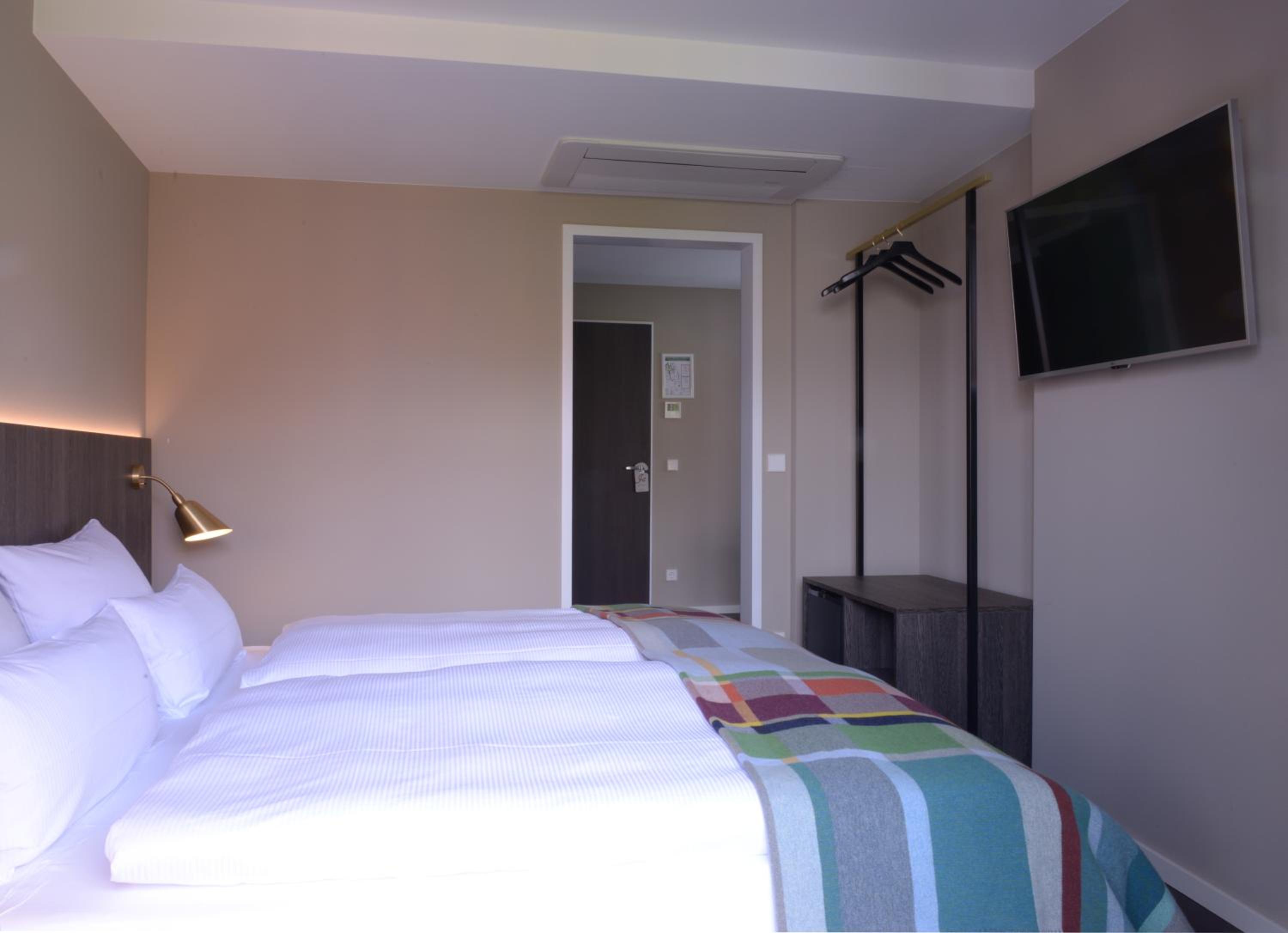 Suite - Photo 5