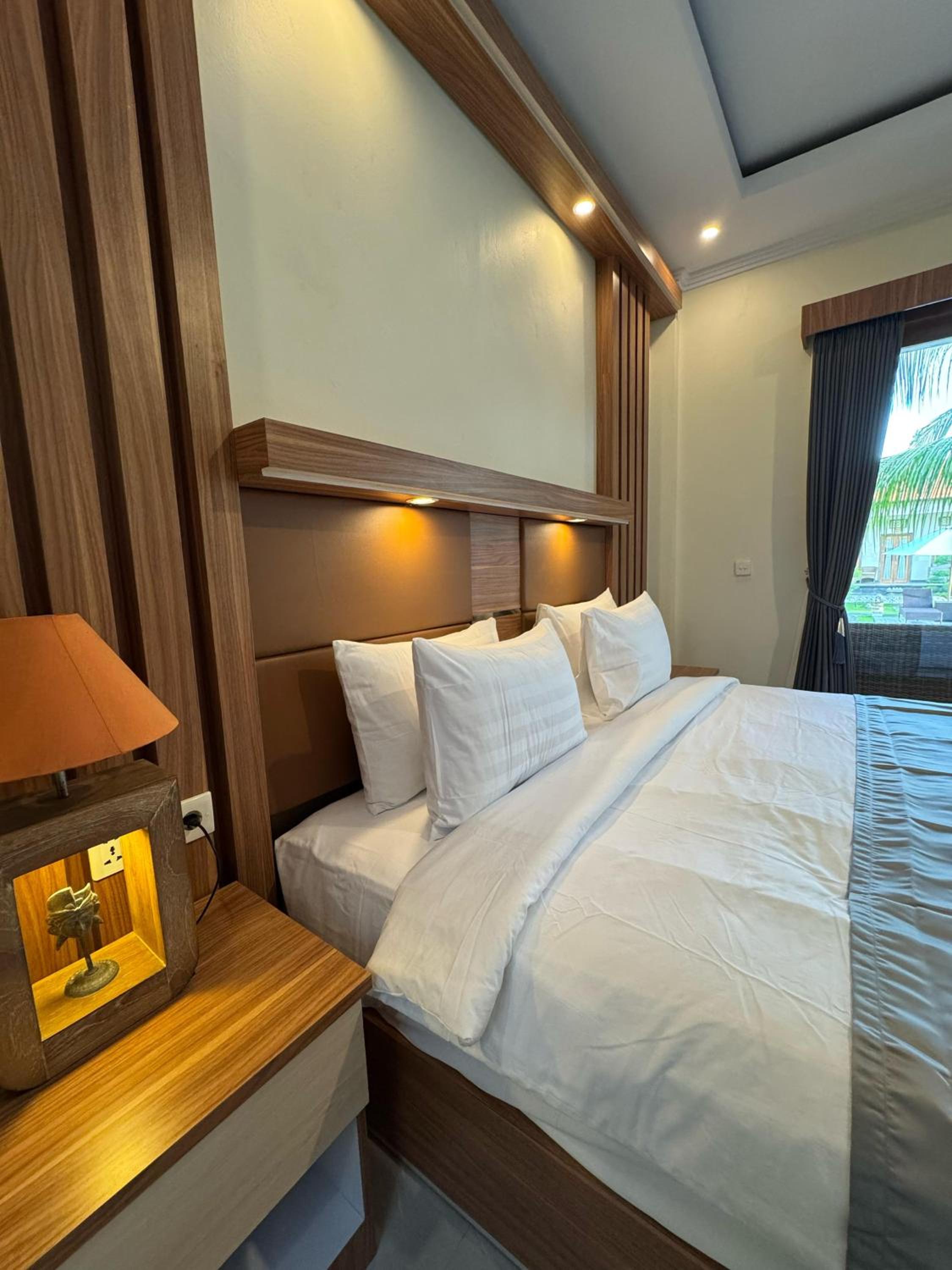 Deluxe Double Room with Bath - Photo 2