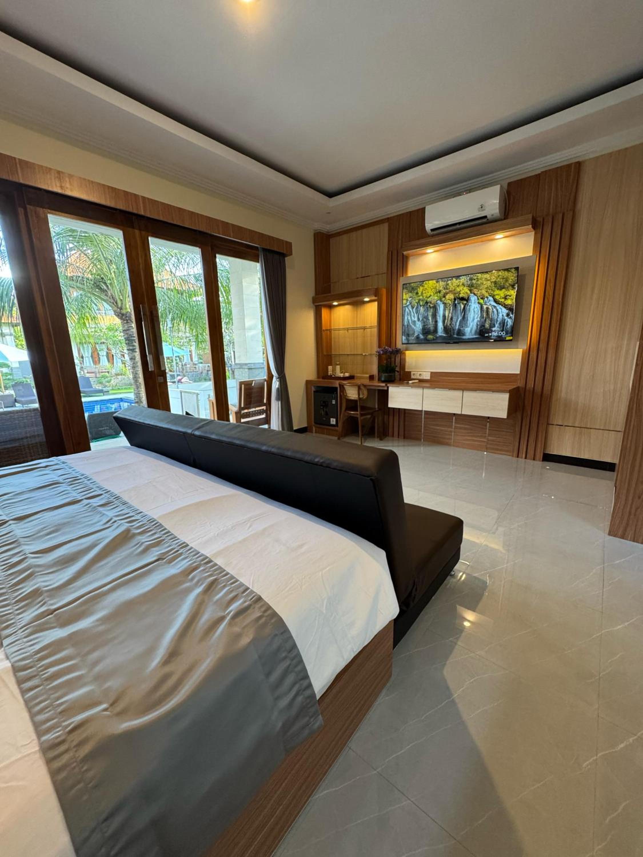 Deluxe Double Room with Bath - Photo 3