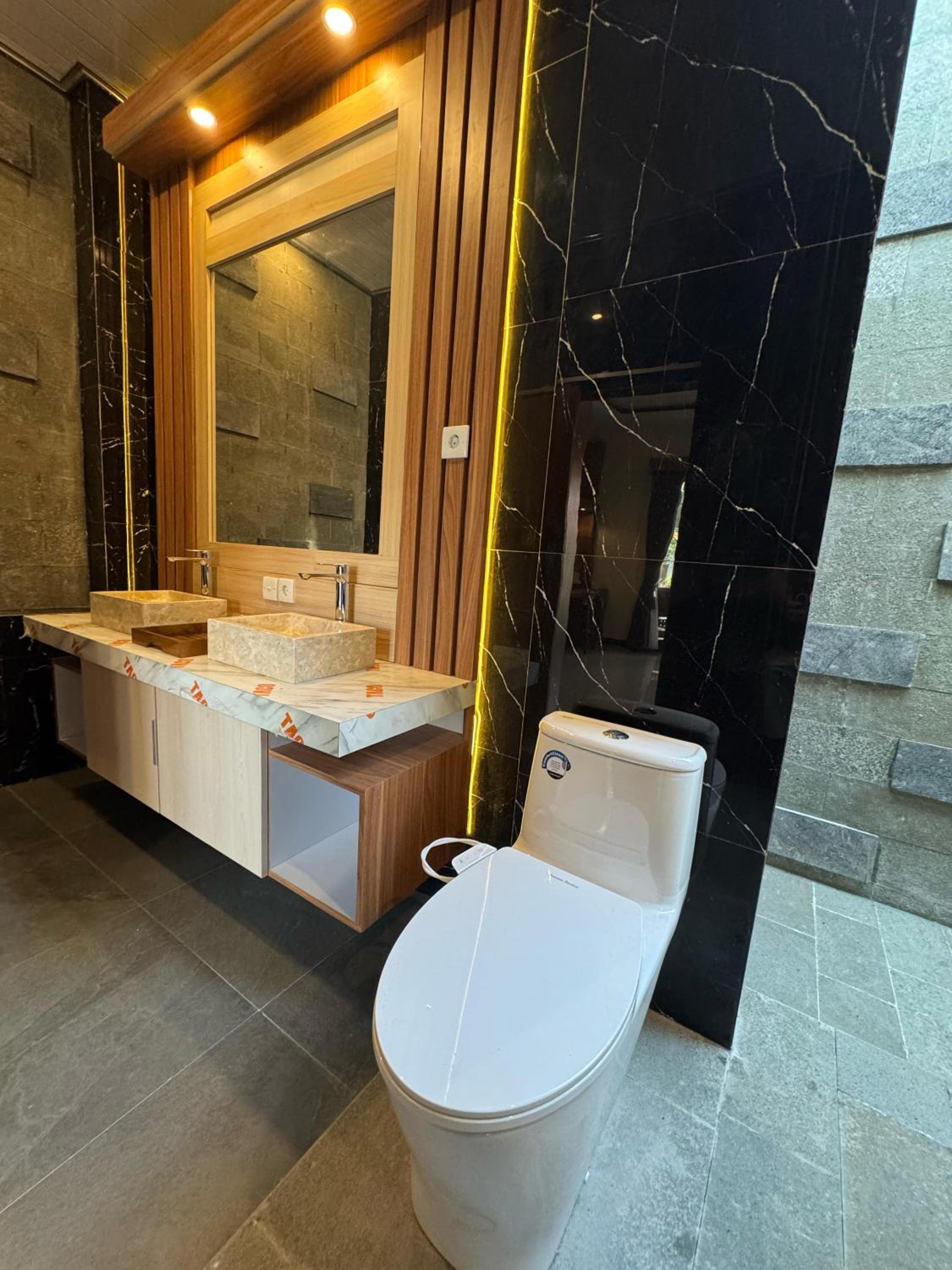 Deluxe Double Room with Bath - Photo 4