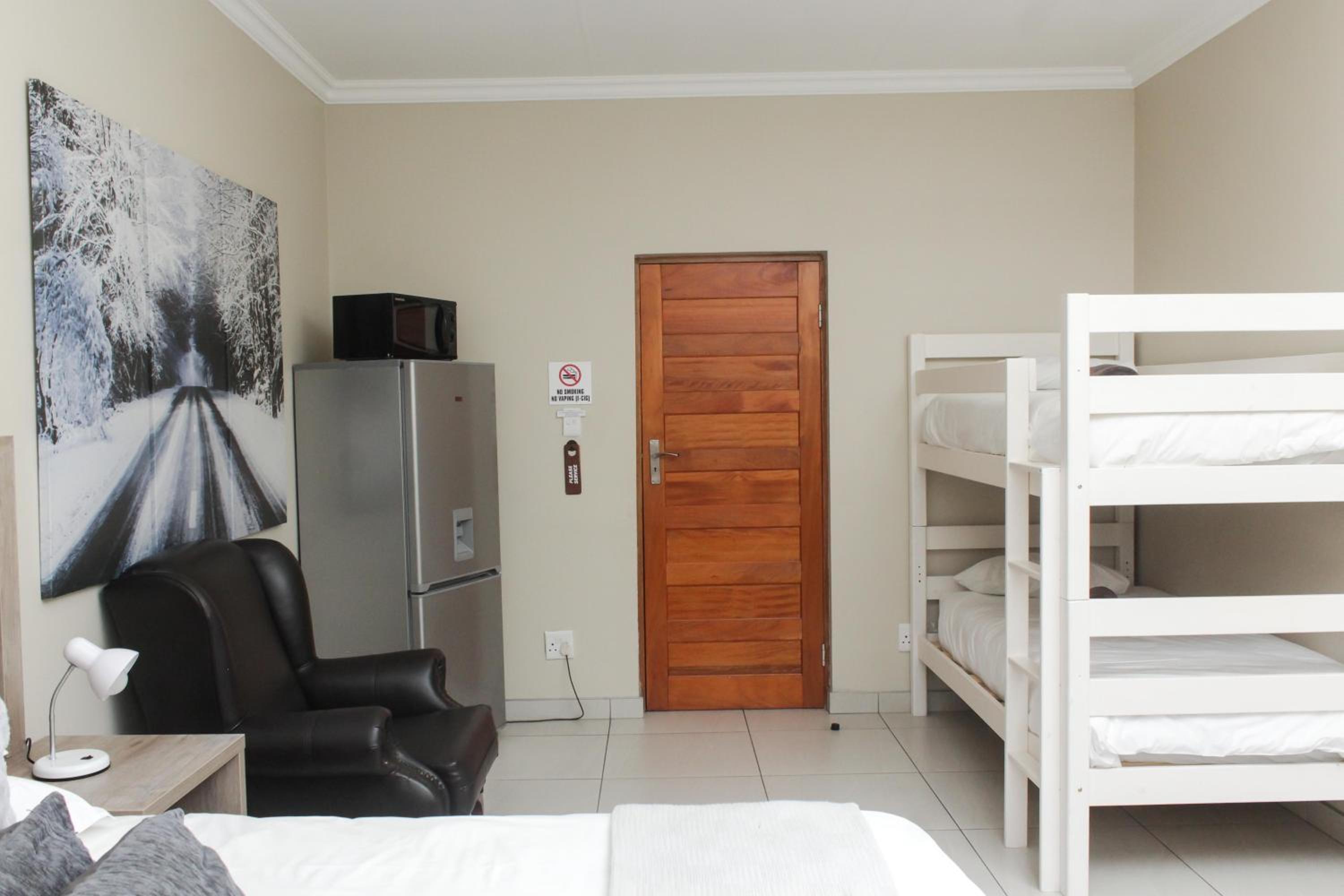 Luxury Family Room - Photo 4