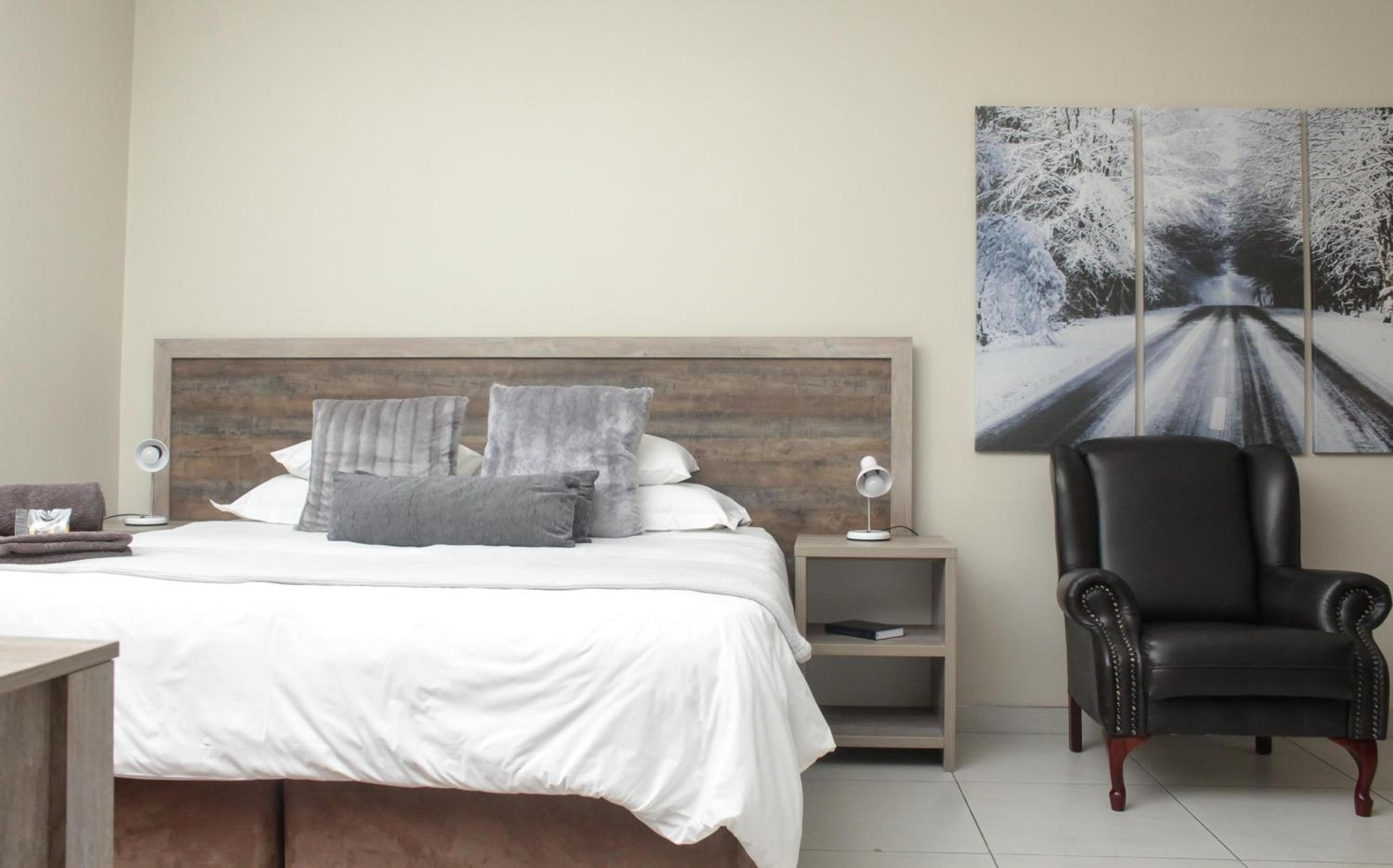 Luxury Family Room - Photo 2