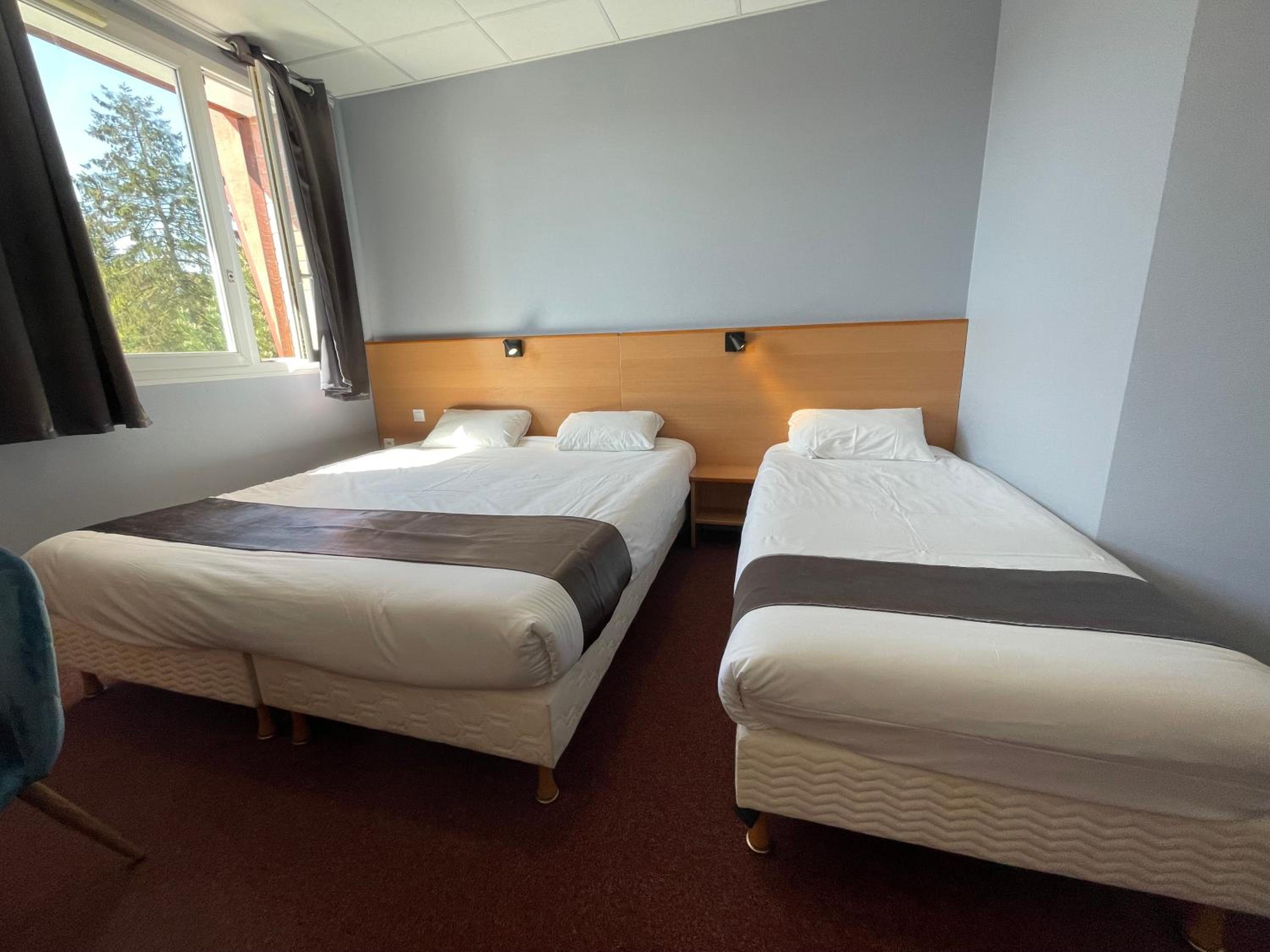 Triple Room with 1 Double bed and One Single Bed photo 3