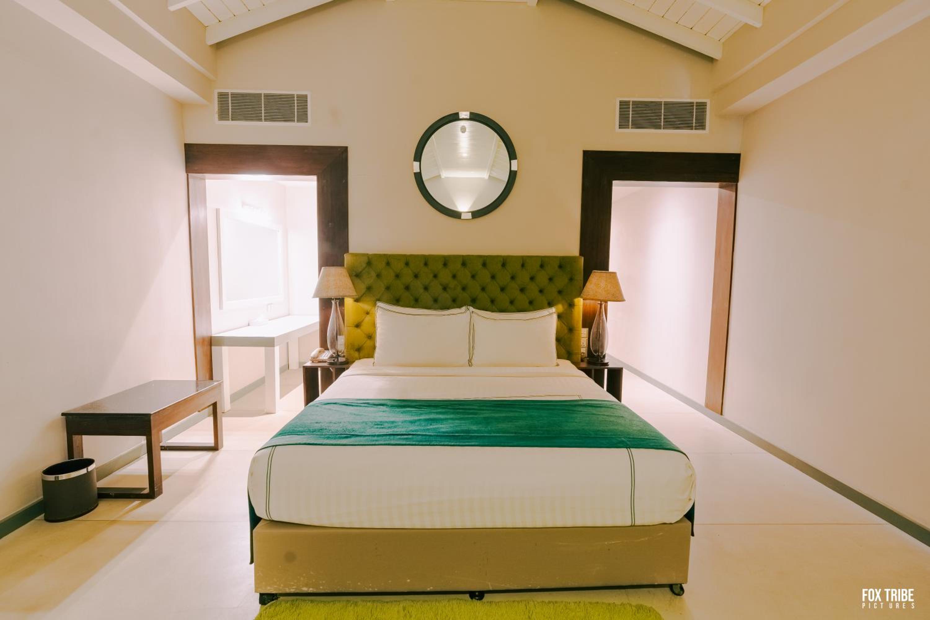 King Suite with Ocean View photo 2