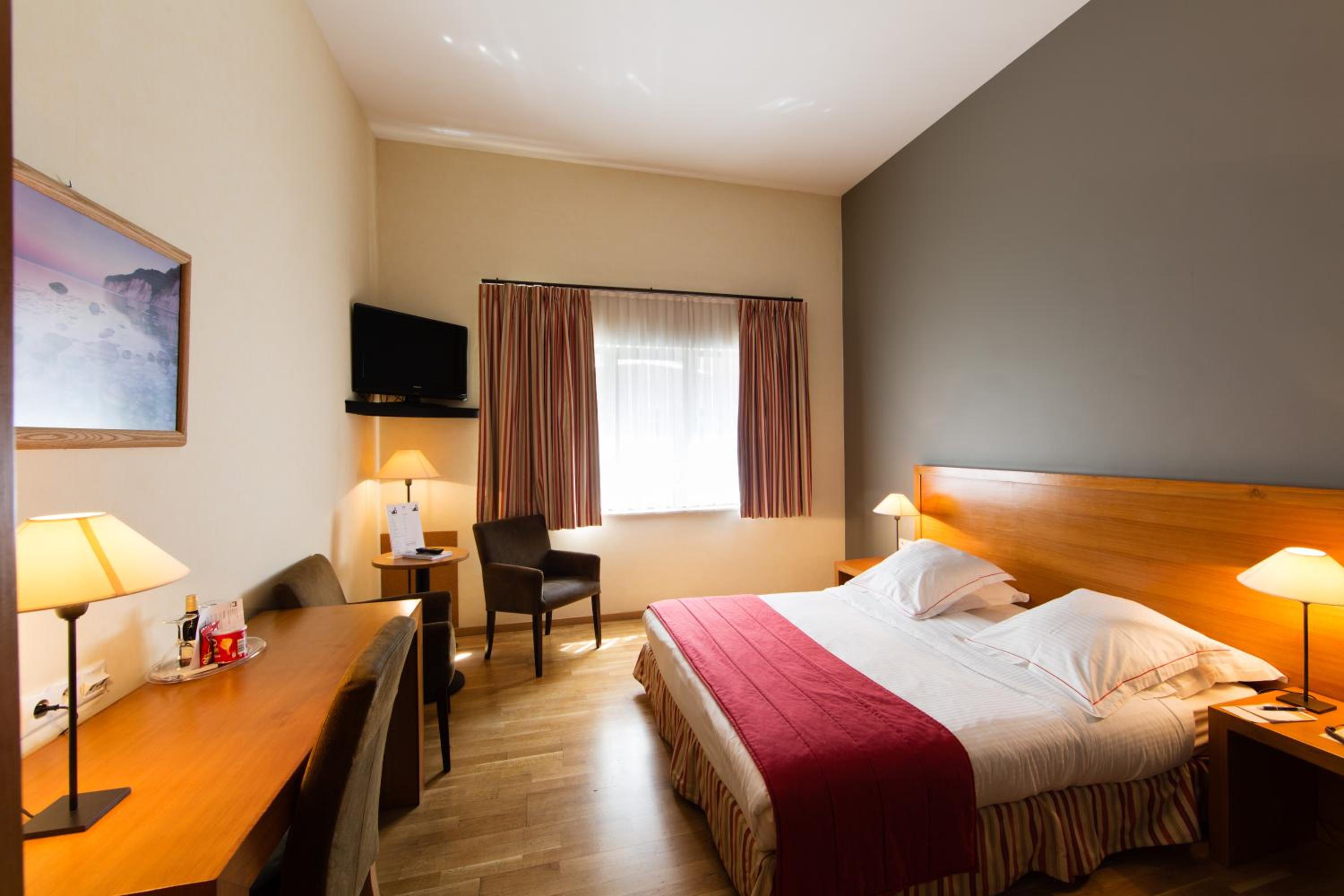 Standard Double or Twin Room - Photo 5