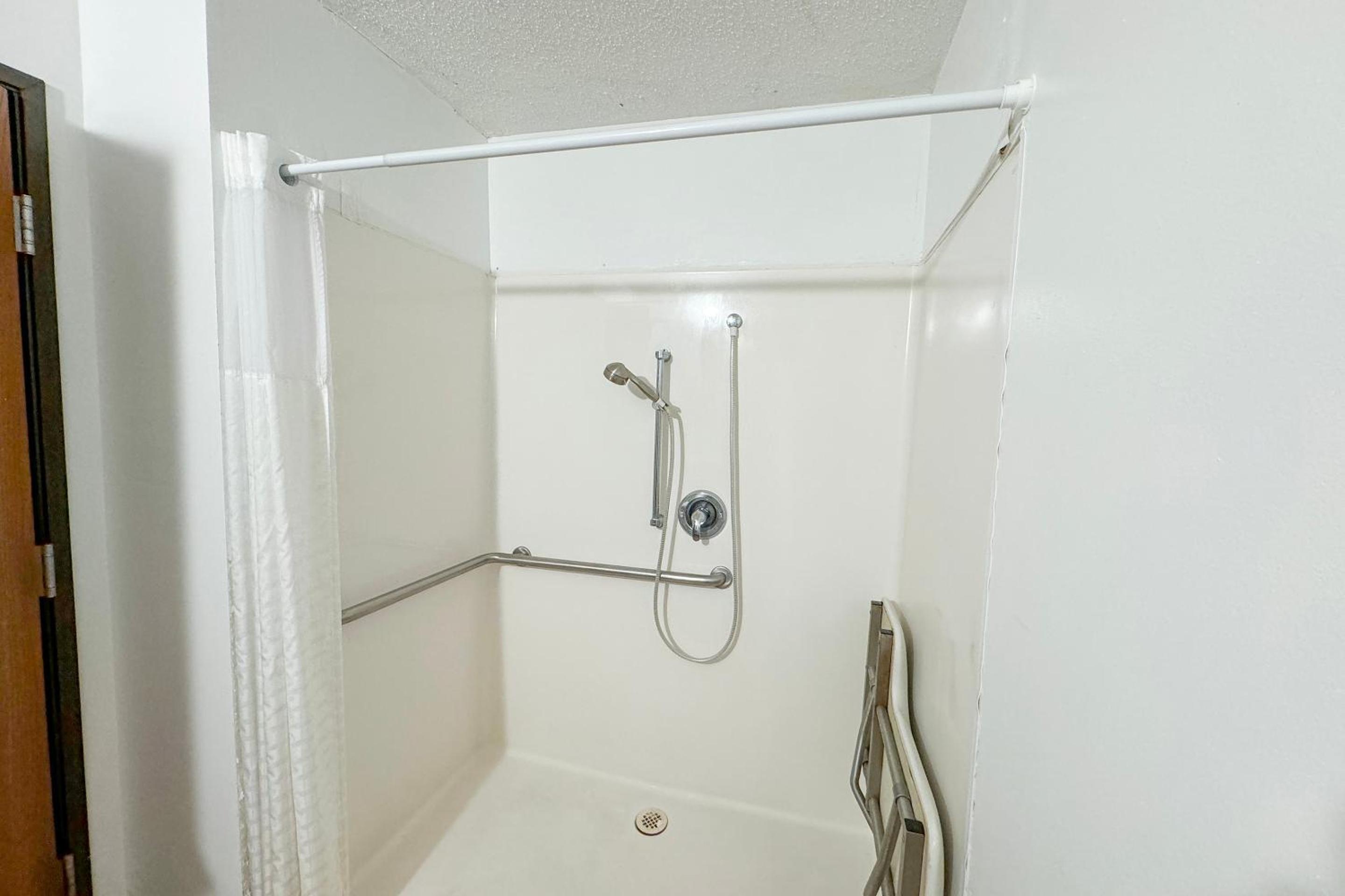 King Room - Disability Access - Photo 4