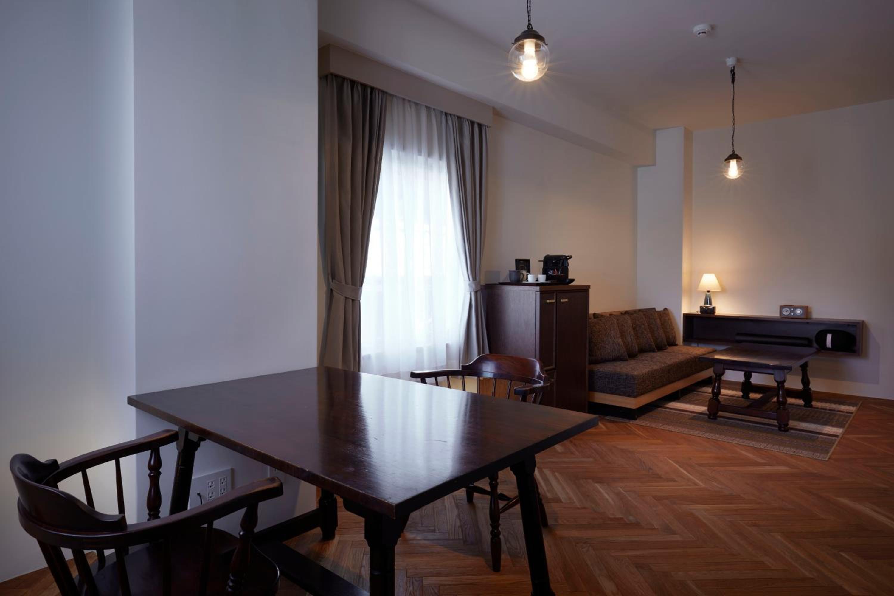 Suite - Annex - Non-Smoking - Photo 11