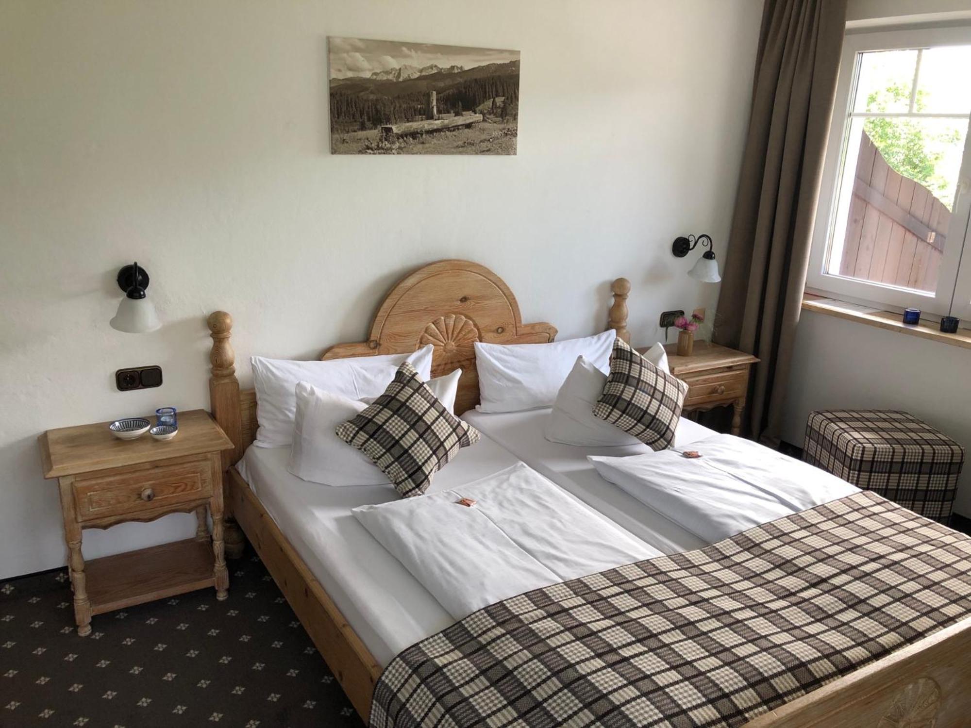 Standard Queen Room photo 2