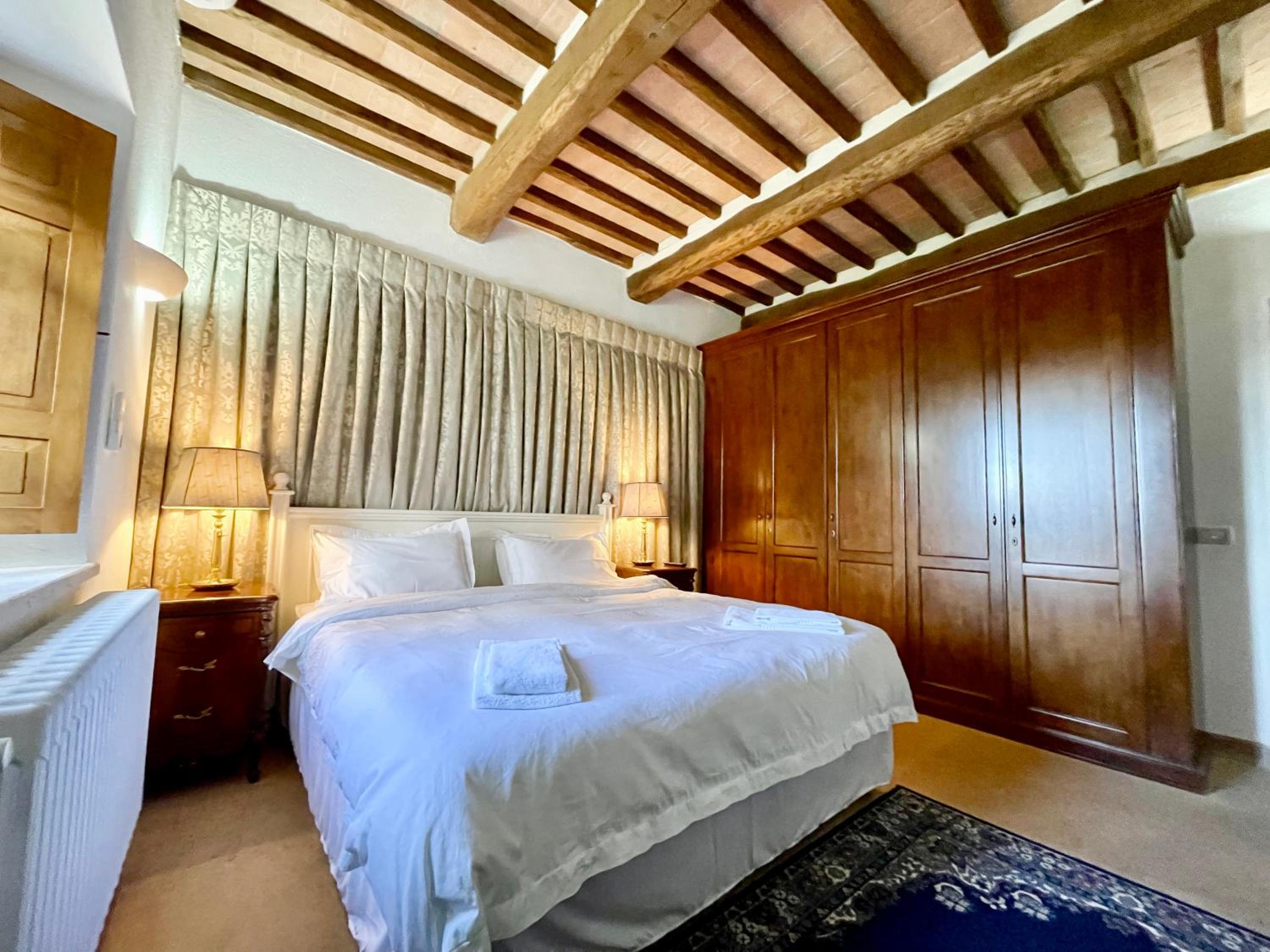 Deluxe King Room photo 1