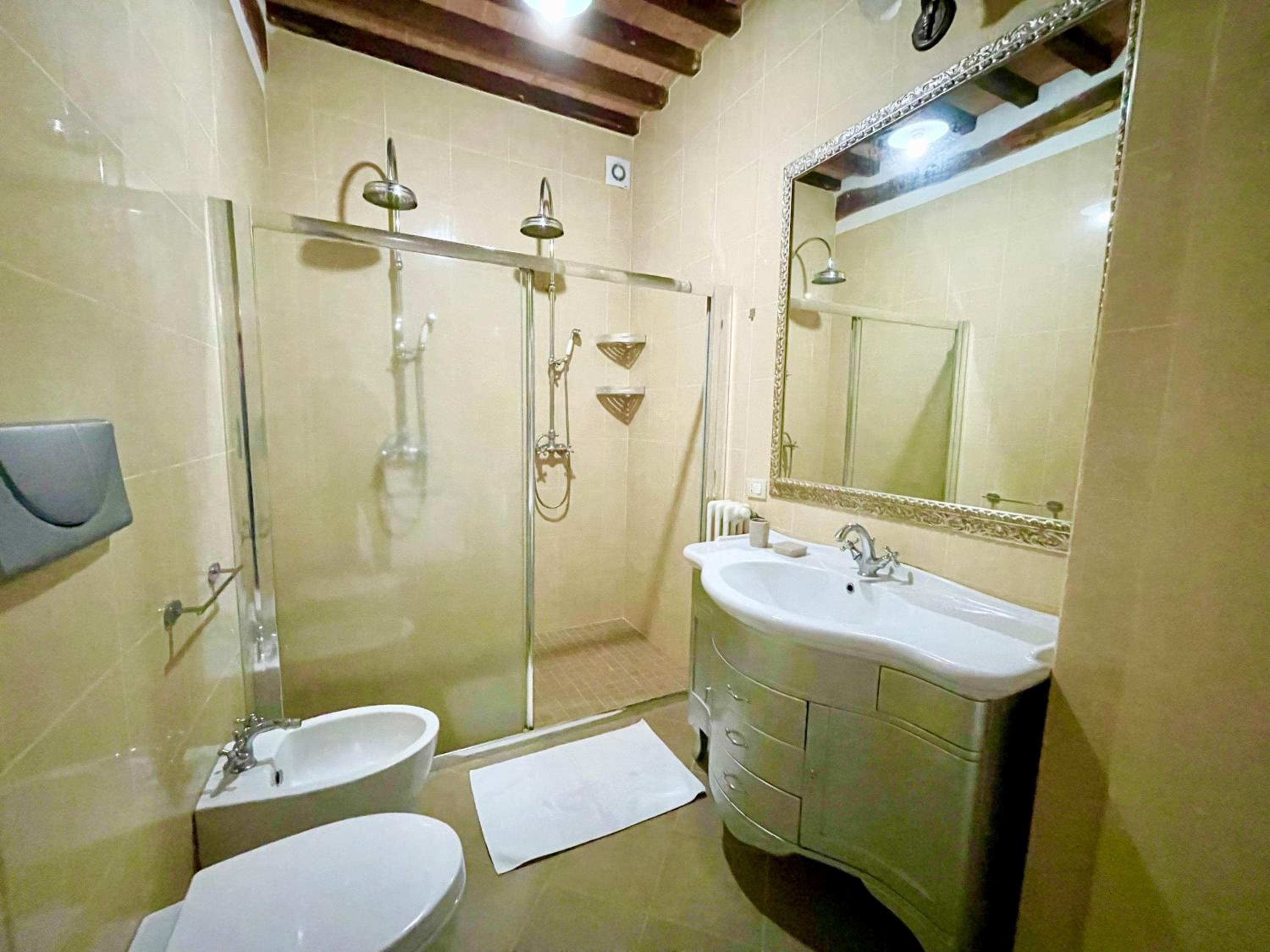 Deluxe King Room photo 2