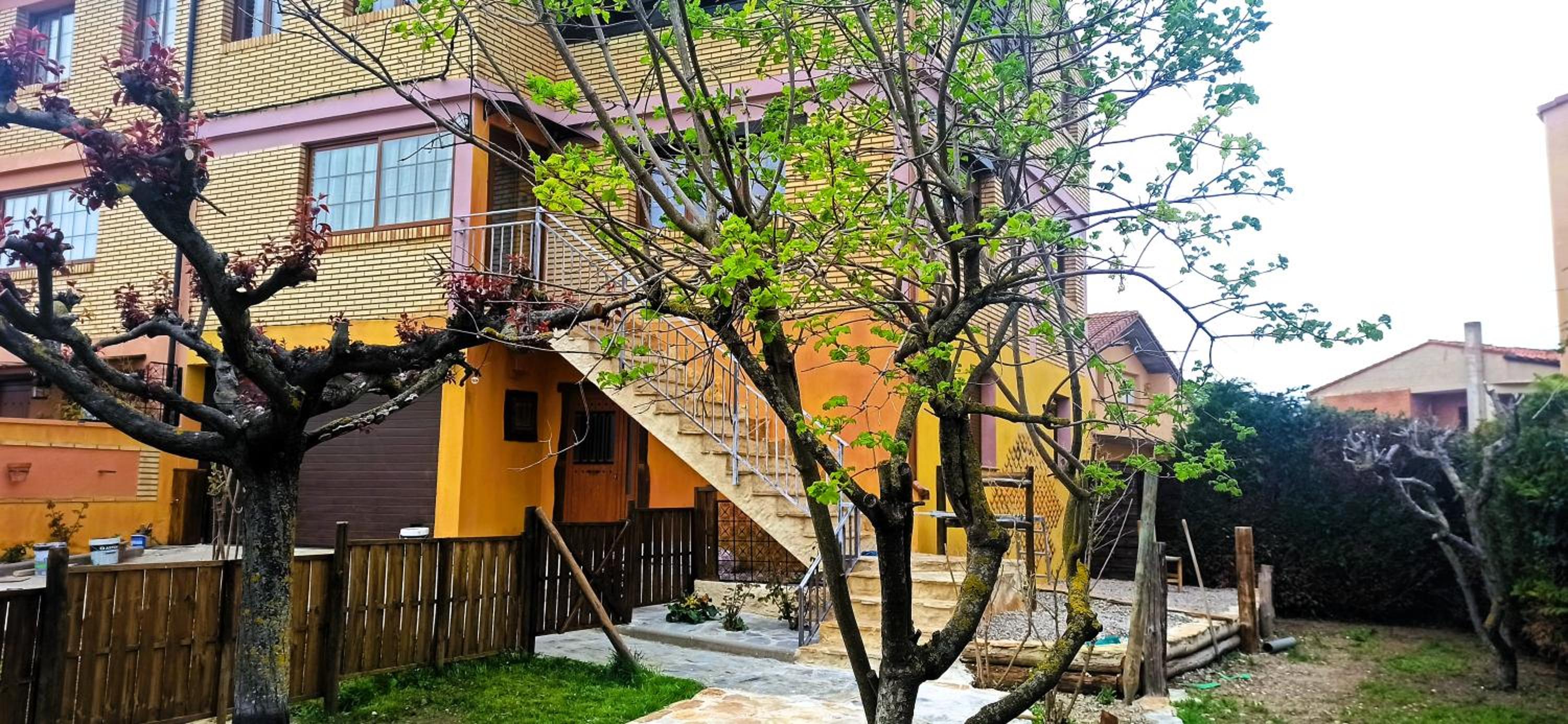 Three-Bedroom Apartment with Mountain View