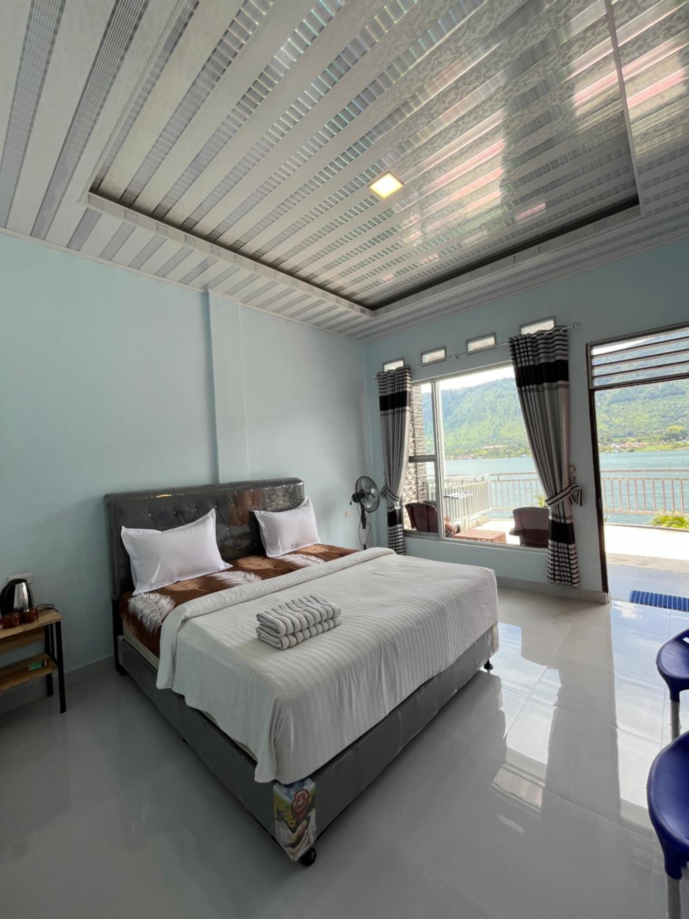 King Room with Lake View - Photo 4