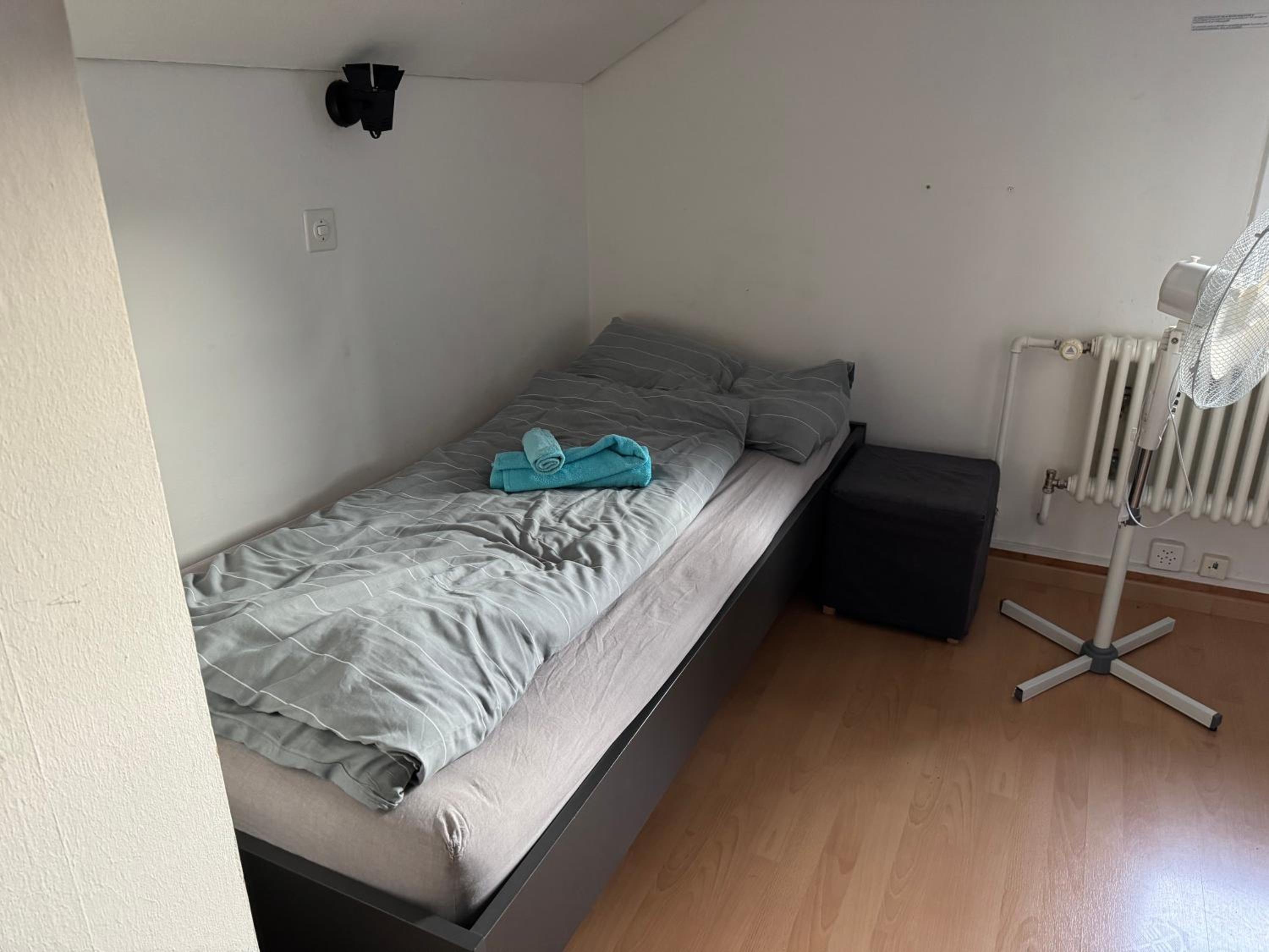 Twin Room with Shared Bathroom photo 2