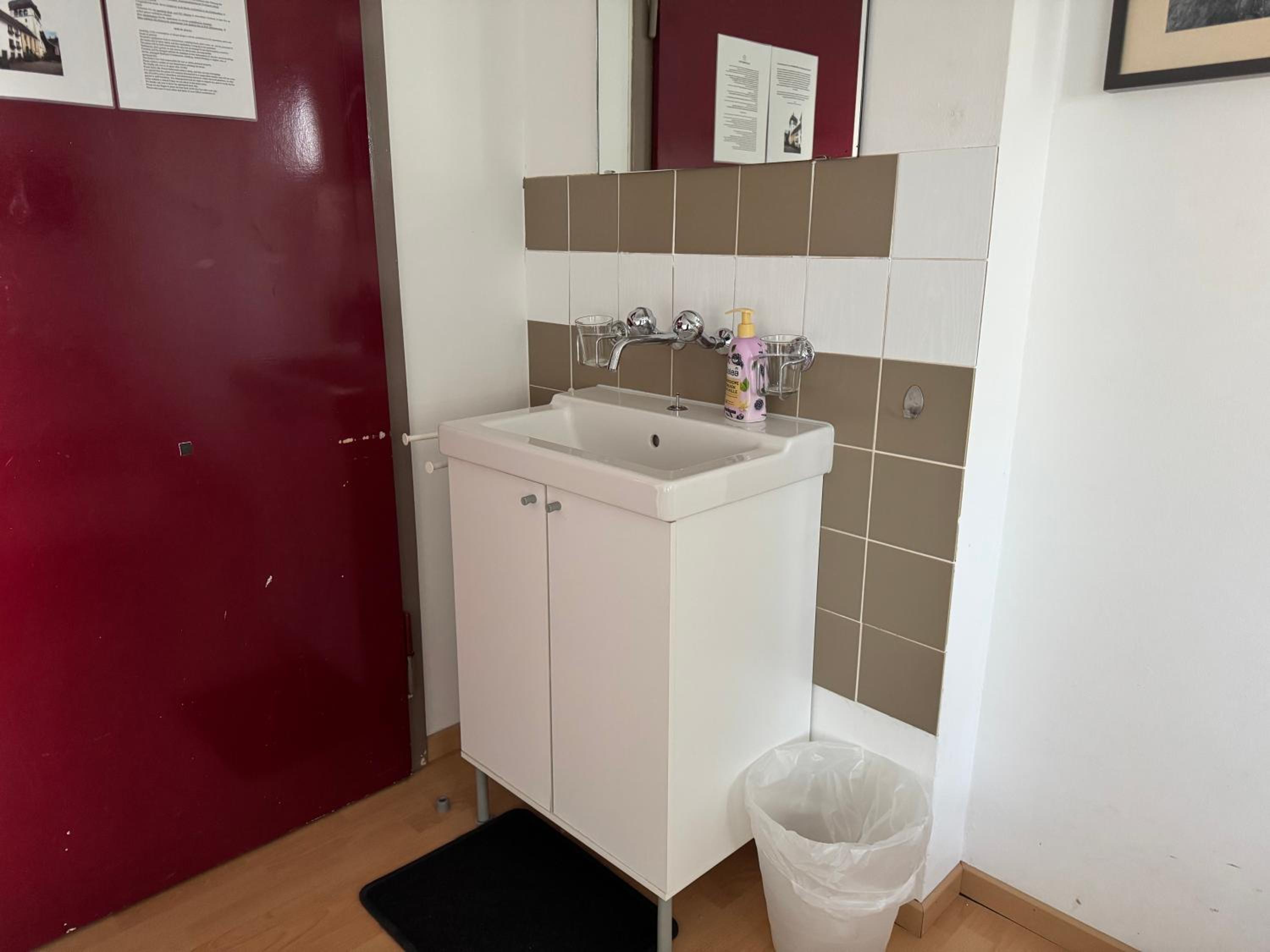 Double Room with Shared Bathroom photo 2