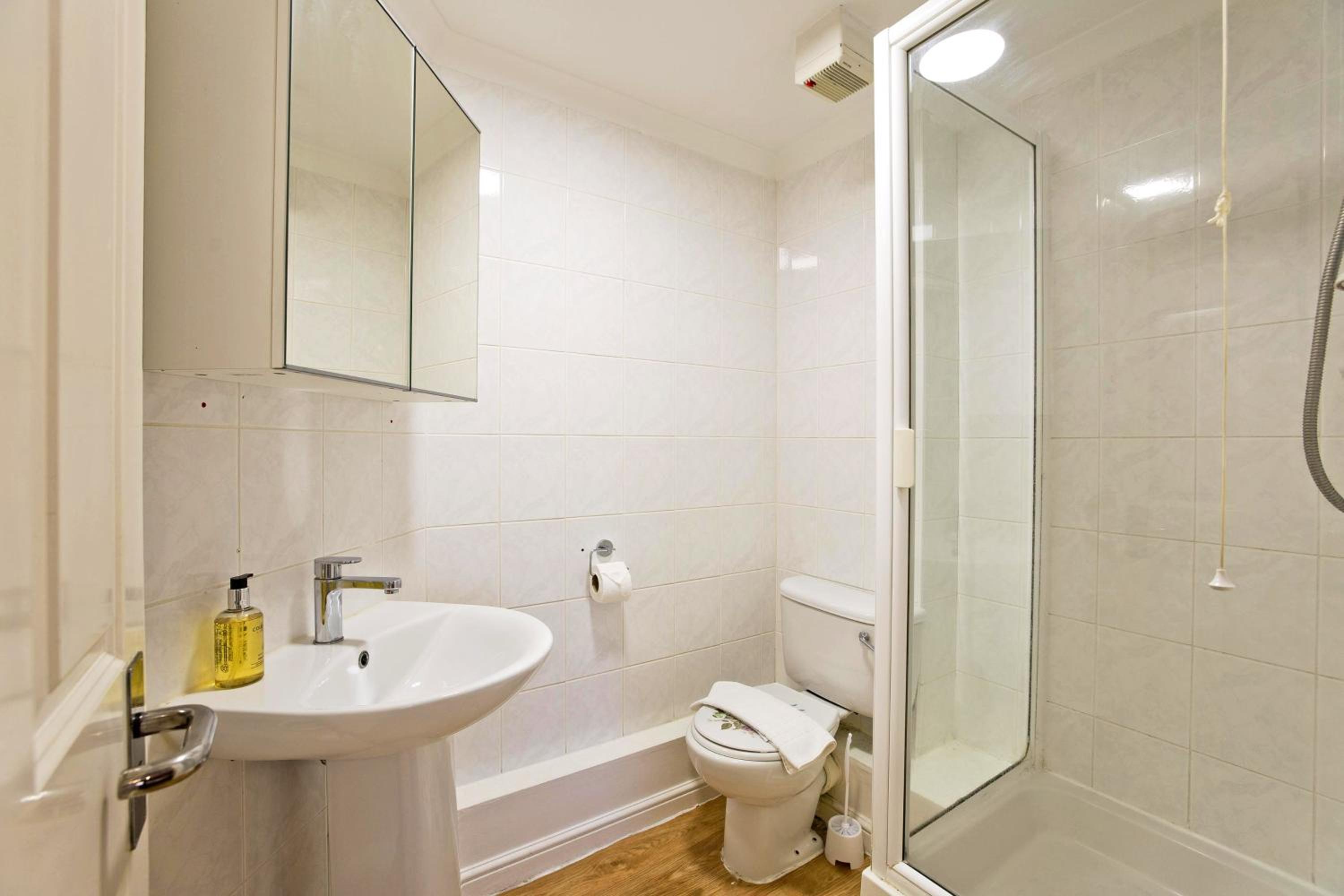Two-Bedroom Apartment with Balcony photo 2