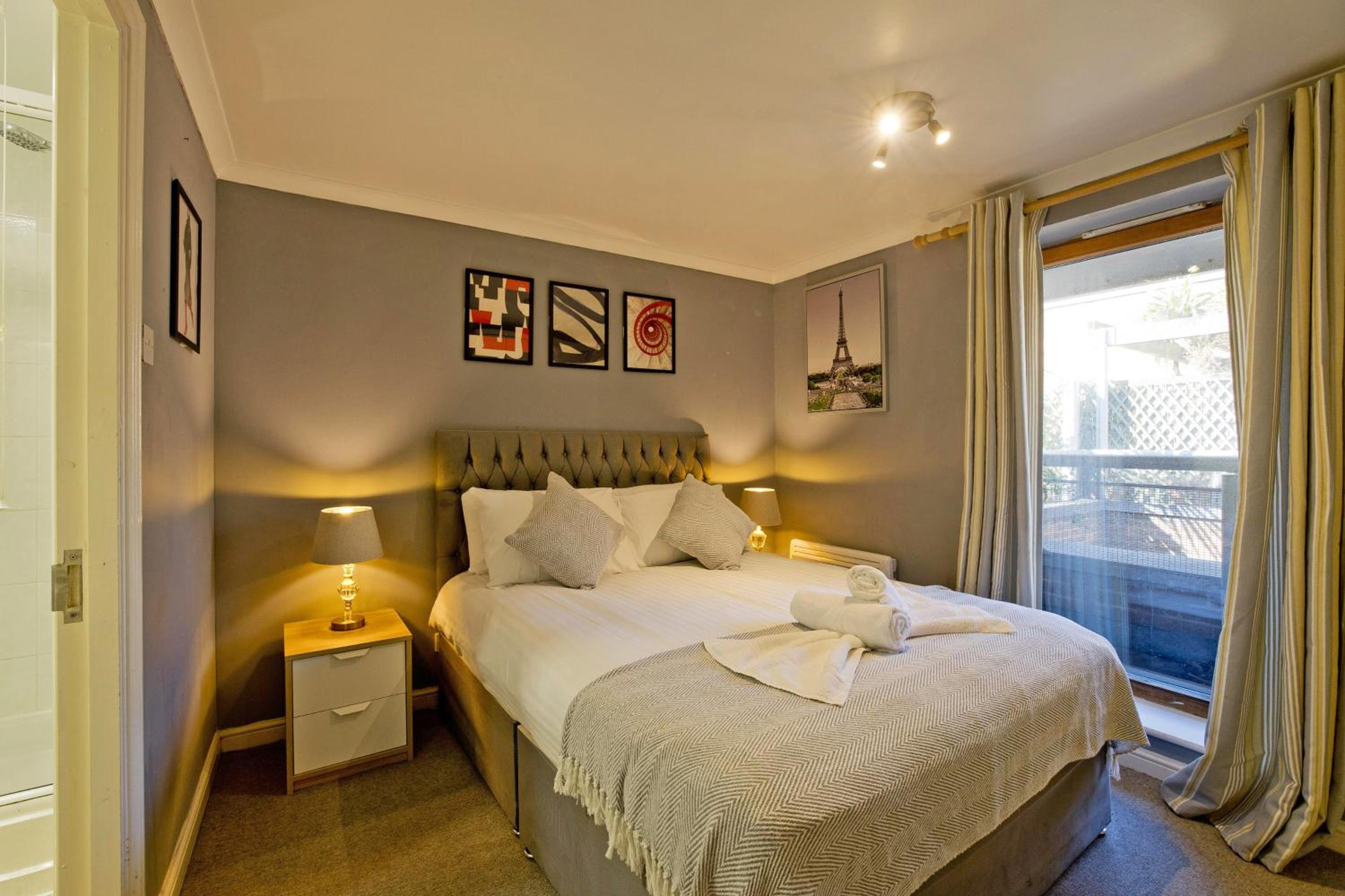 Two-Bedroom Apartment with Balcony photo 1