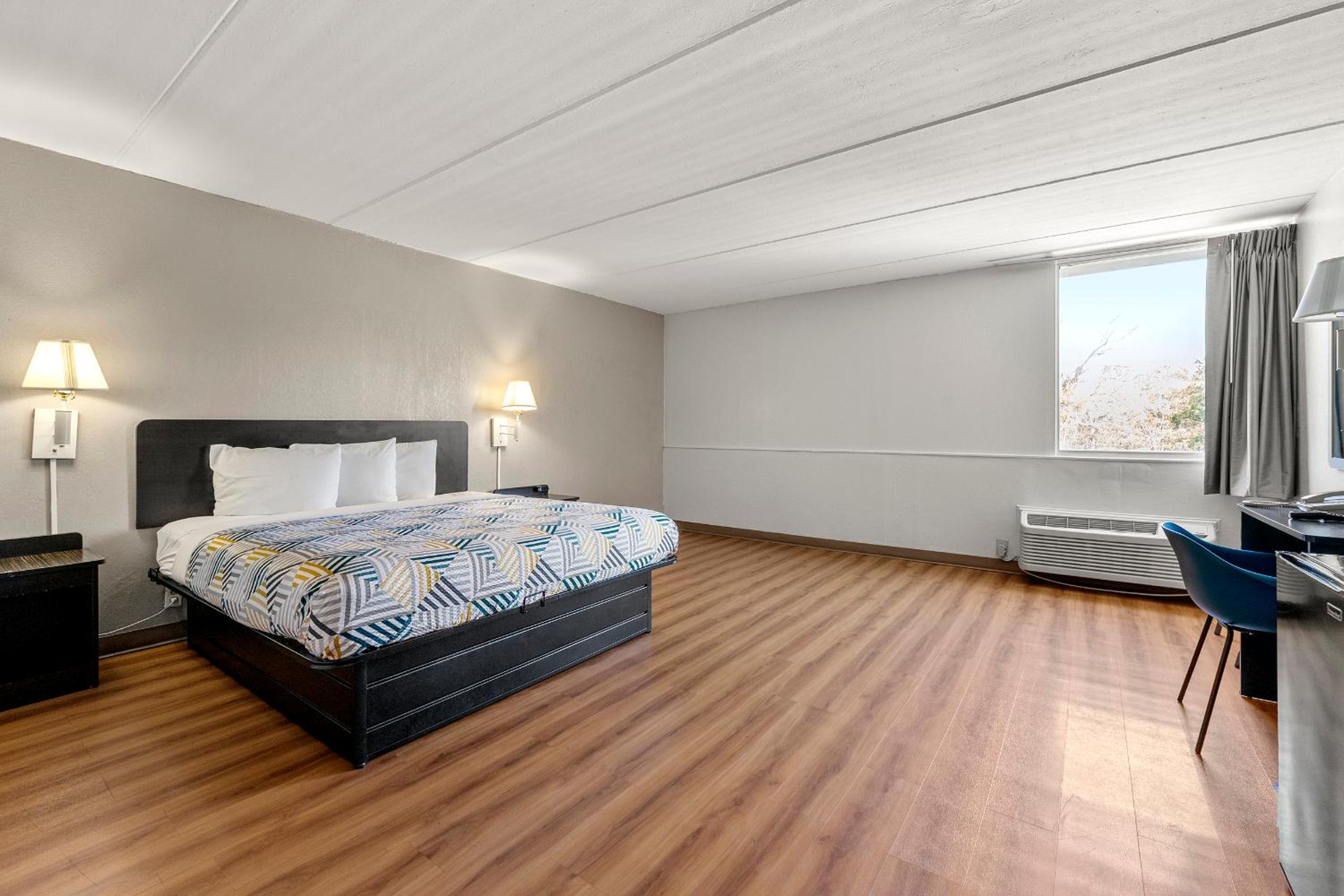 King Room - Disability Access photo 2