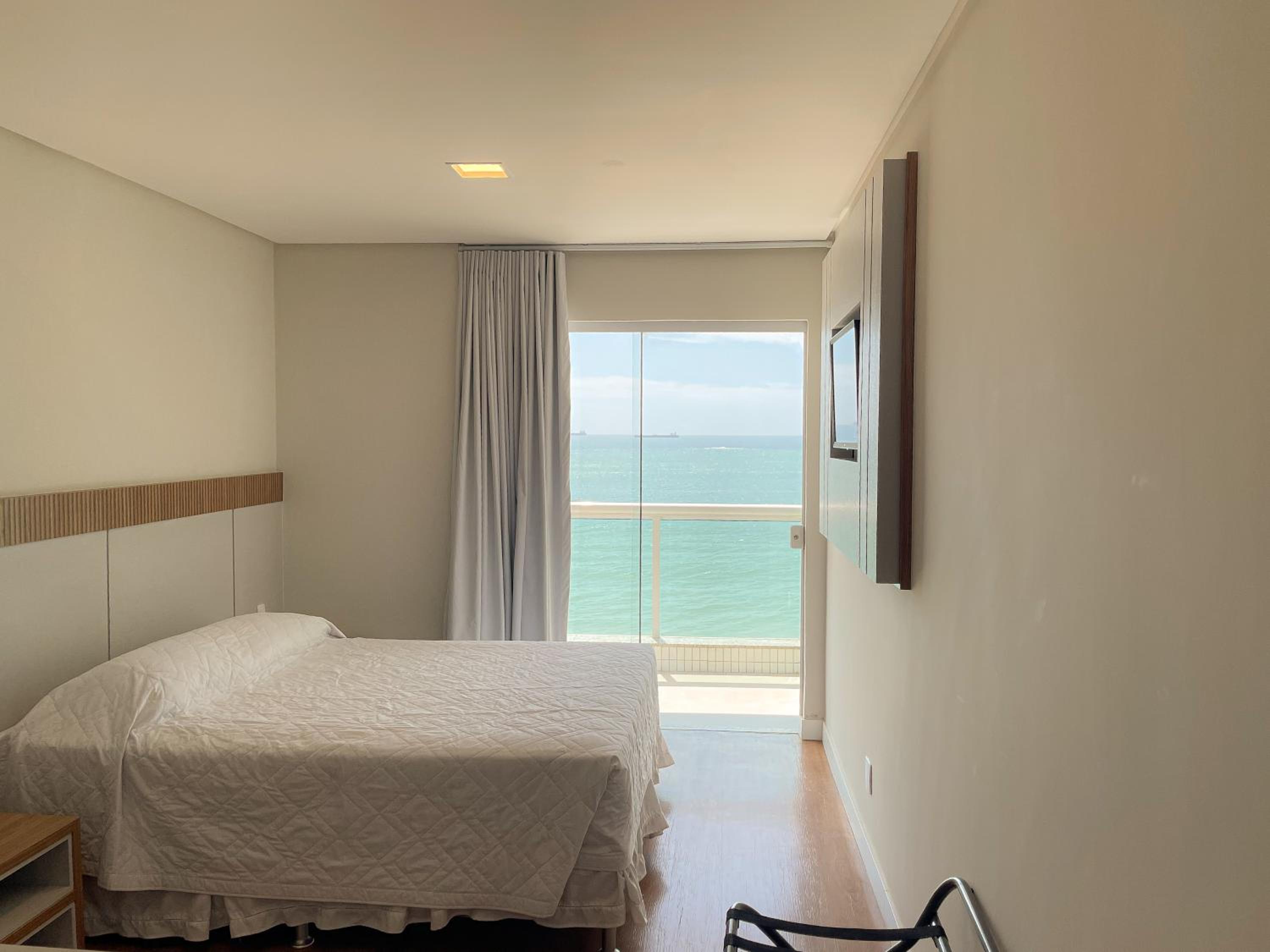 One-Bedroom Apartment - Oceanfront photo 2