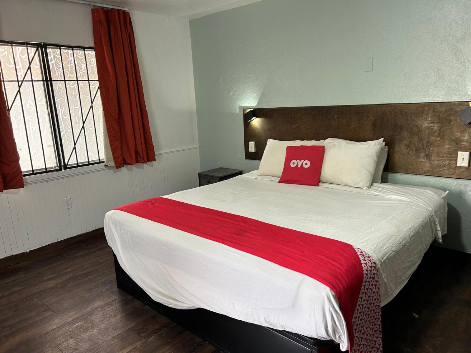 King Bed with Sofa Bed - Photo 6