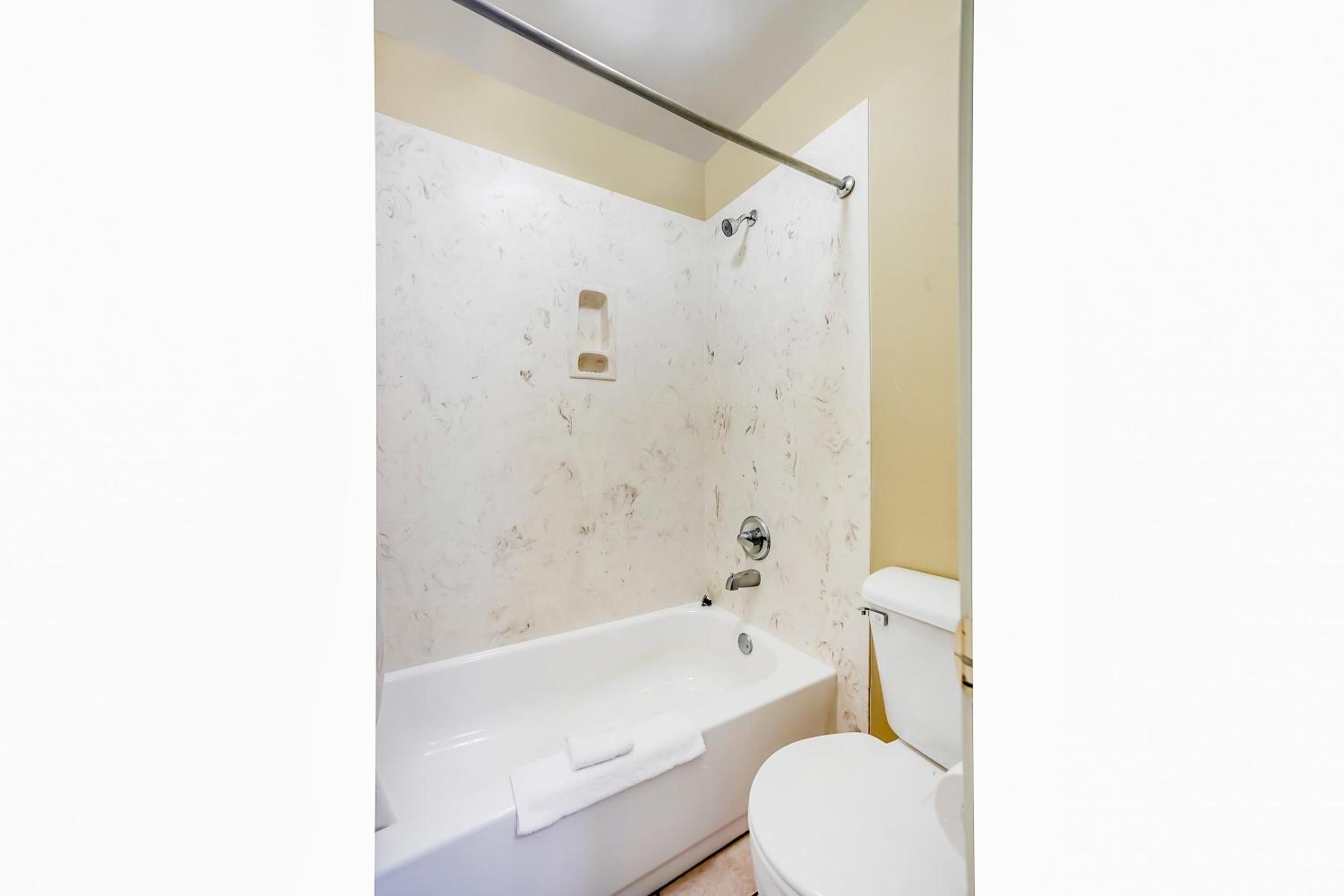 Queen Room - Non Smoking/Ground Floor - Photo 2