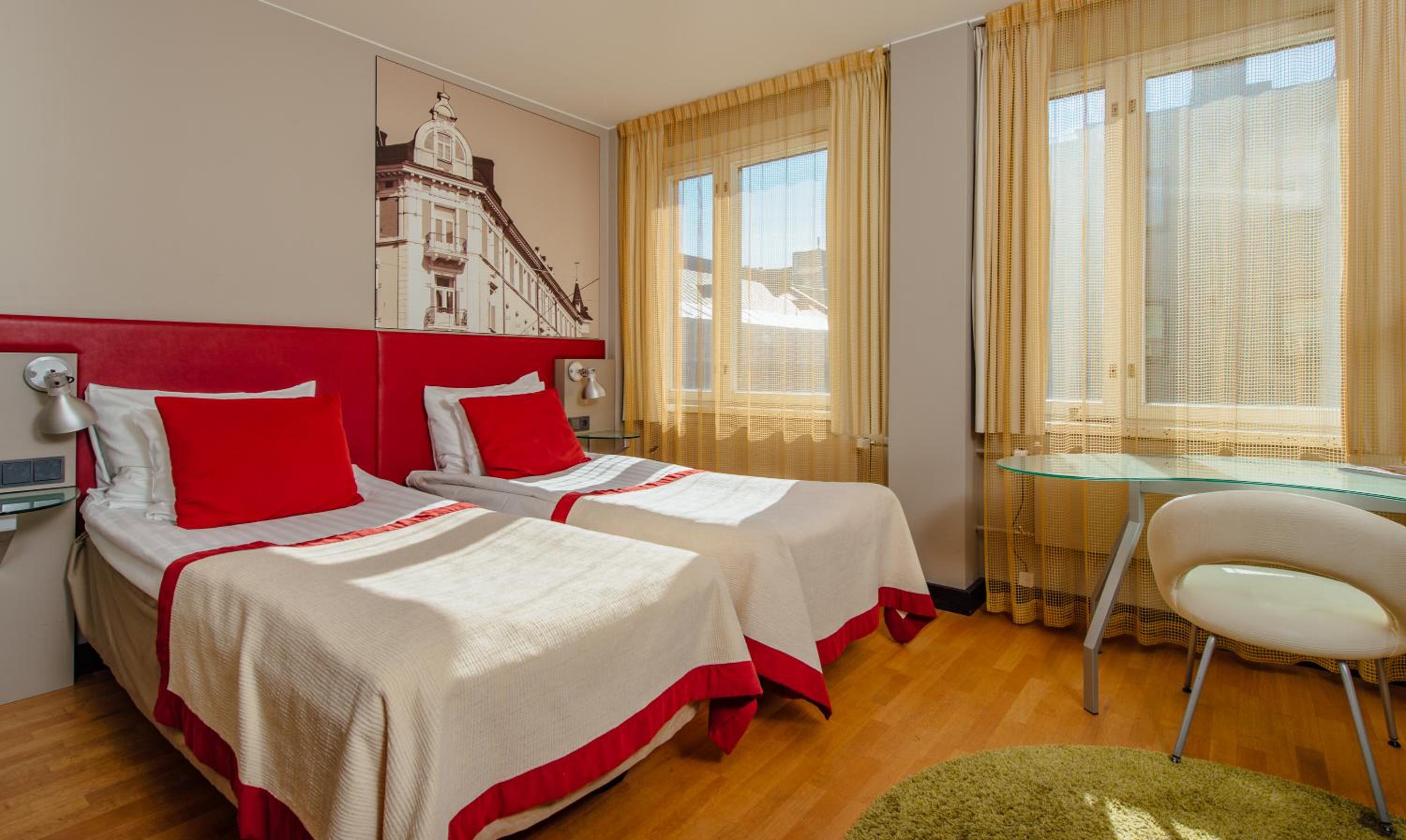 Standard Twin Room thumbnail 5
