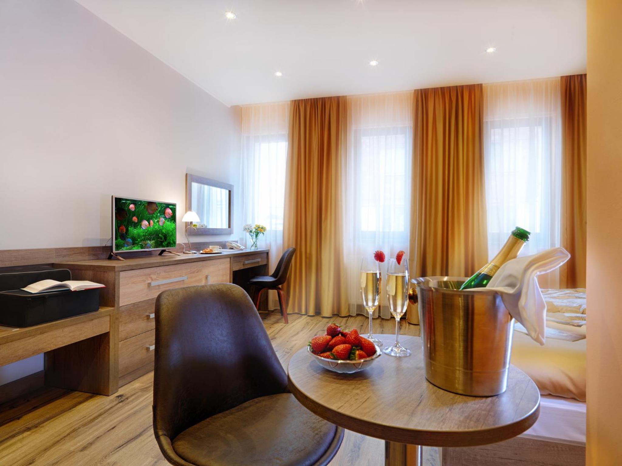 Standard Double or Twin Room - Photo 3