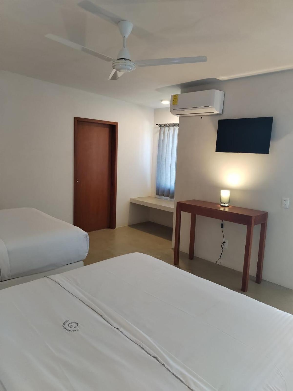Deluxe Double Room With Two Double Beds photo 2
