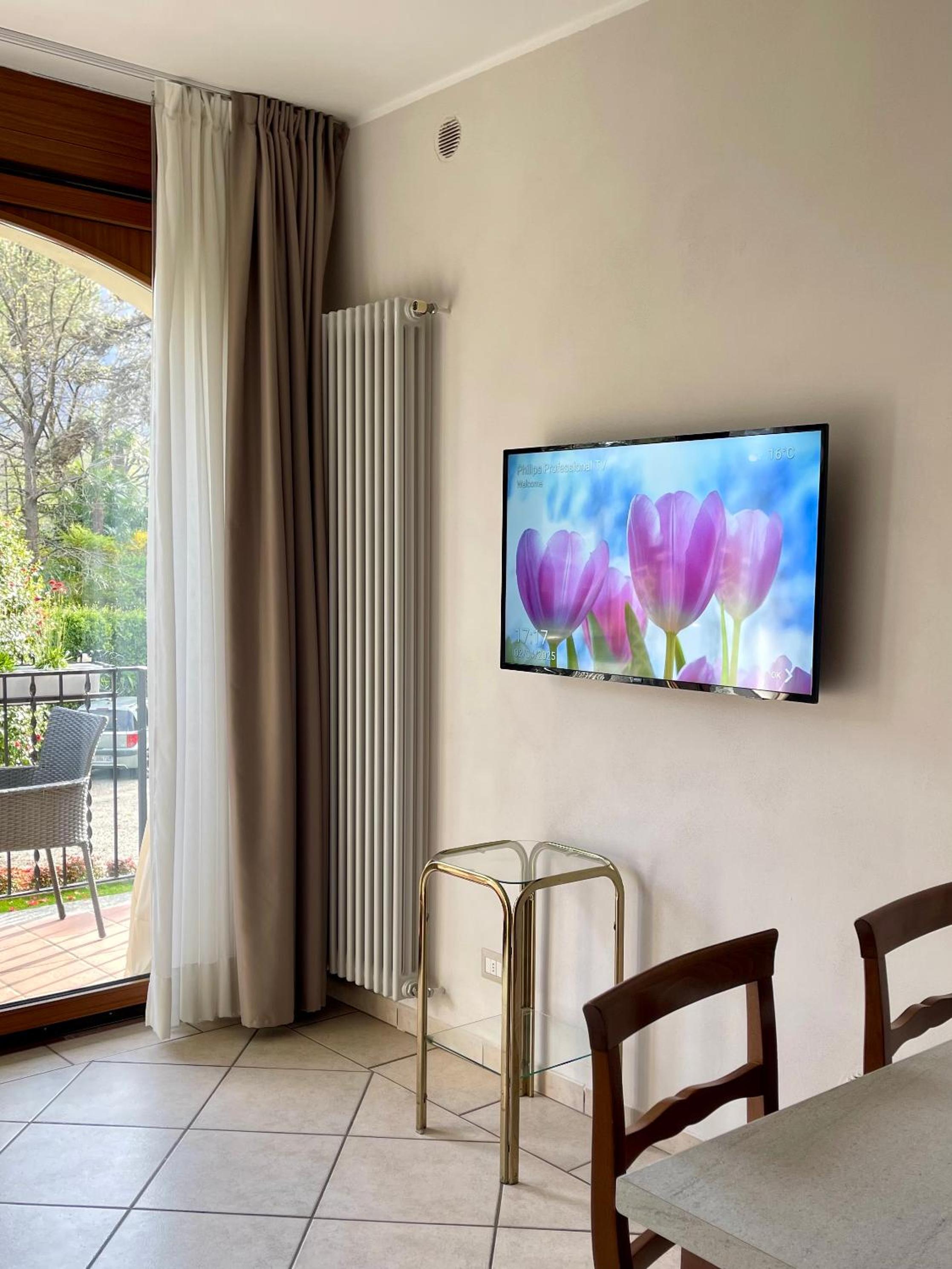 Apartment with Garden View