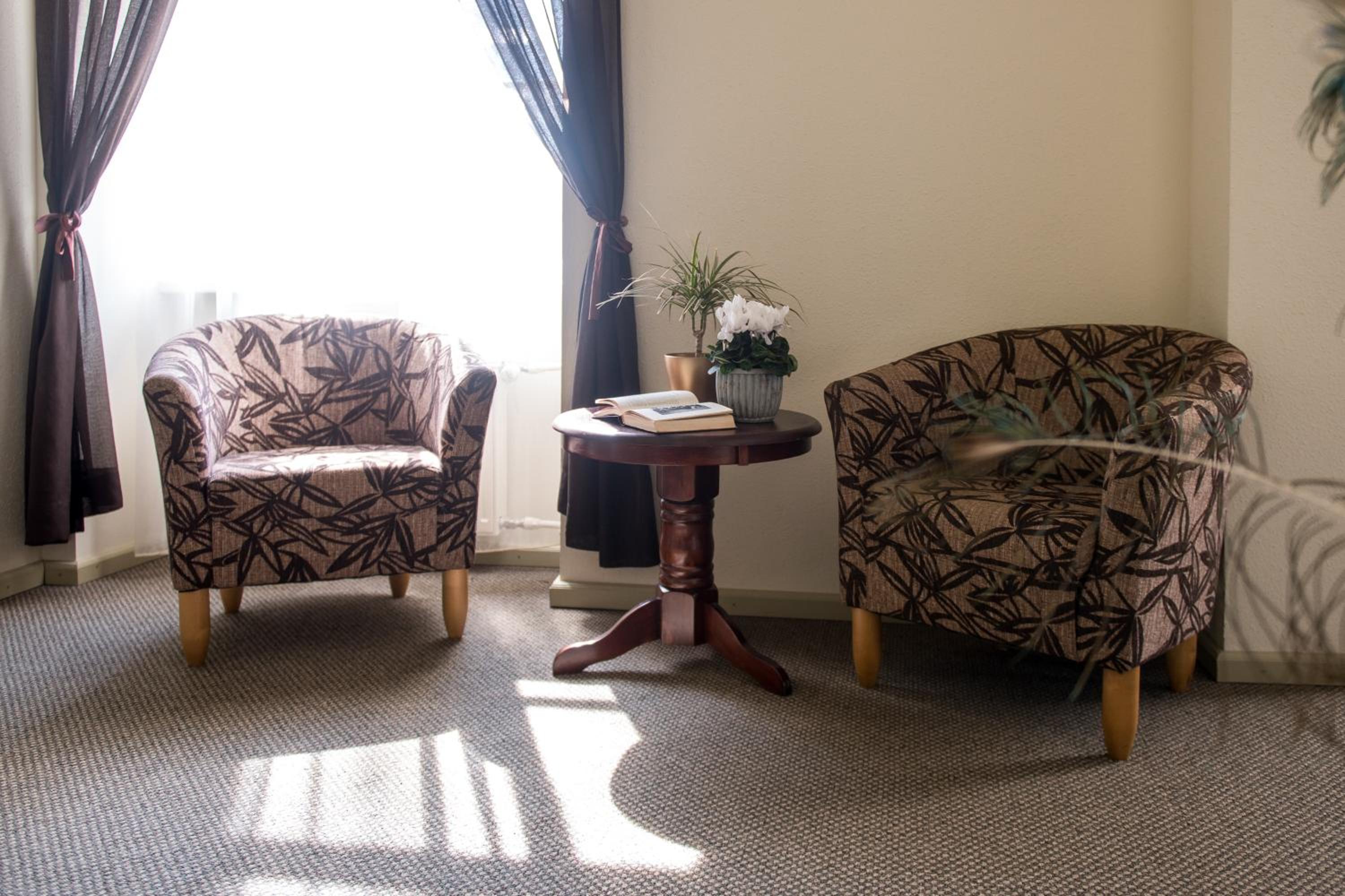Suite - Photo 13