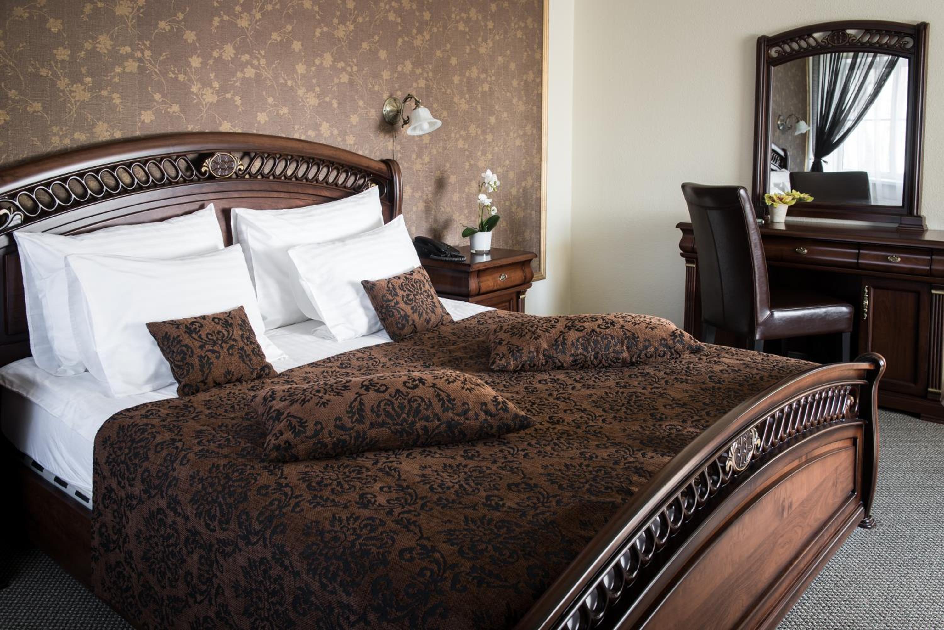 Suite - Photo 1