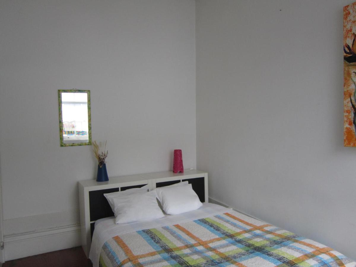 Double Room with Shared Bathroom and Balcony photo 2