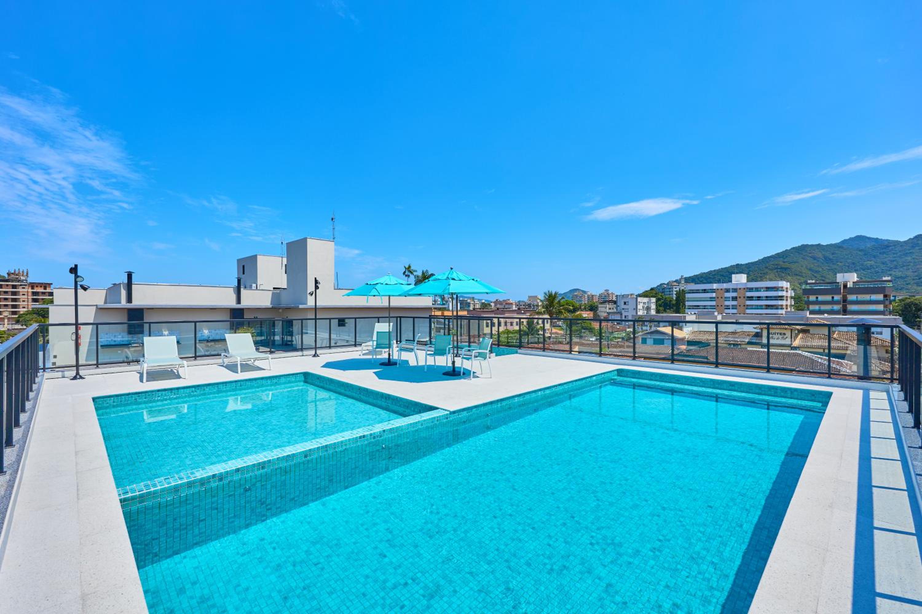Two-Bedroom Deluxe Apartment with Balcony