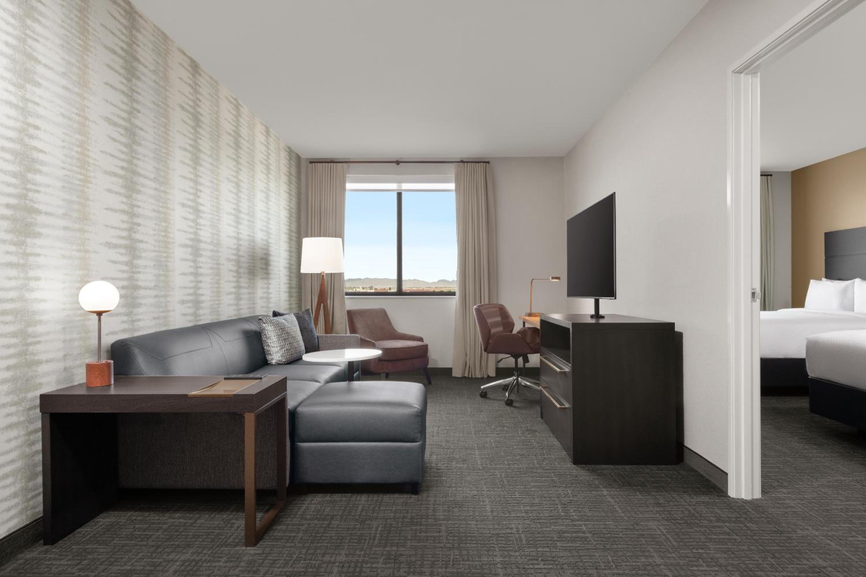 One-Bedroom Suite with Two Queen Beds and Sofa Bed - Photo 2